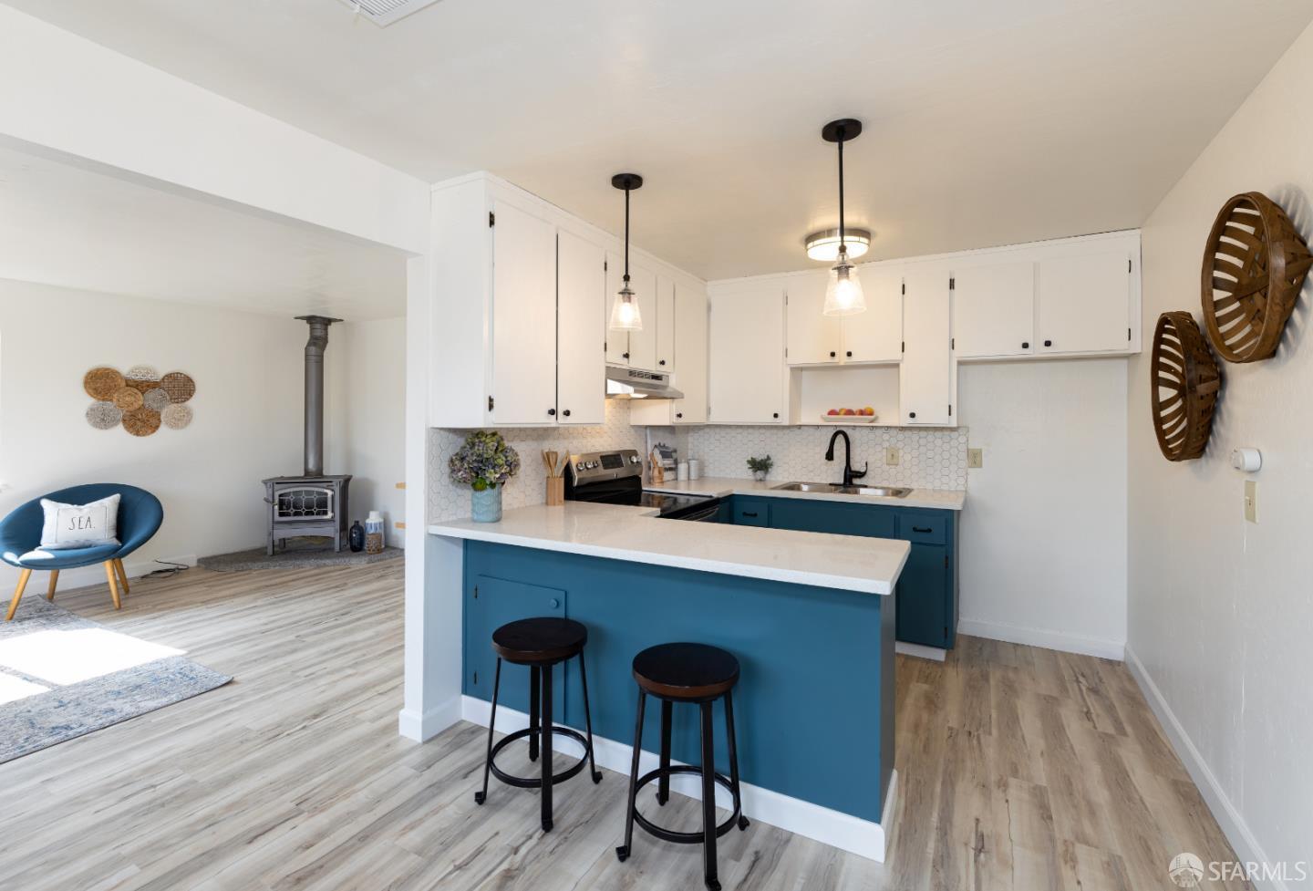Detail Gallery Image 12 of 21 For 210 Center Ave a,  Aptos,  CA 95003 - 2 Beds | 1 Baths