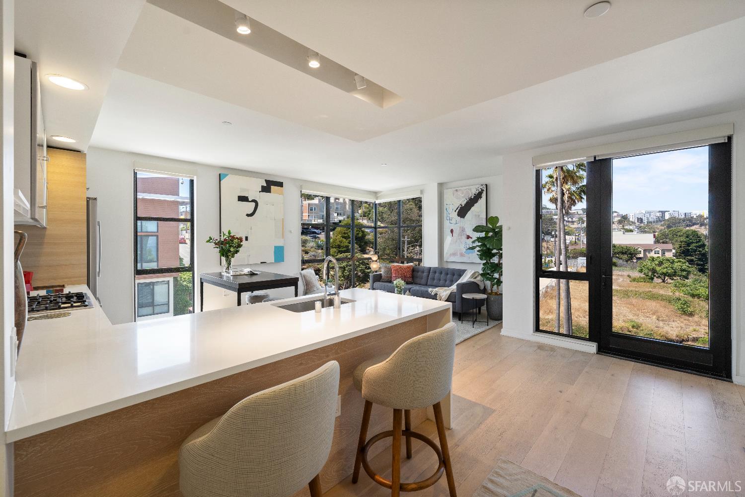 Detail Gallery Image 5 of 30 For 451 Donahue St #413,  San Francisco,  CA 94124 - 2 Beds | 2 Baths