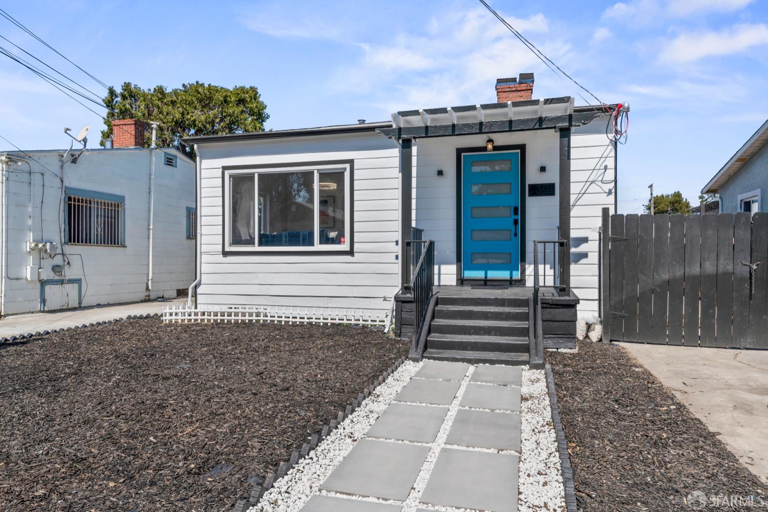 Detail Gallery Image 4 of 30 For 2621 Ritchie St, Oakland,  CA 94605 - 3 Beds | 1 Baths
