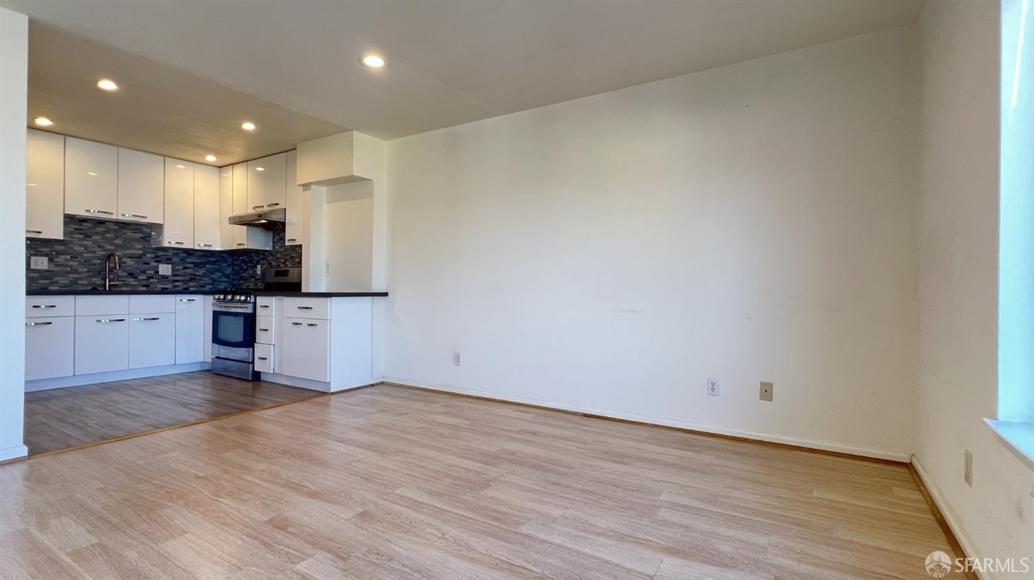 Detail Gallery Image 4 of 17 For 1828 Newhall St, San Francisco,  CA 94124 - 2 Beds | 1 Baths