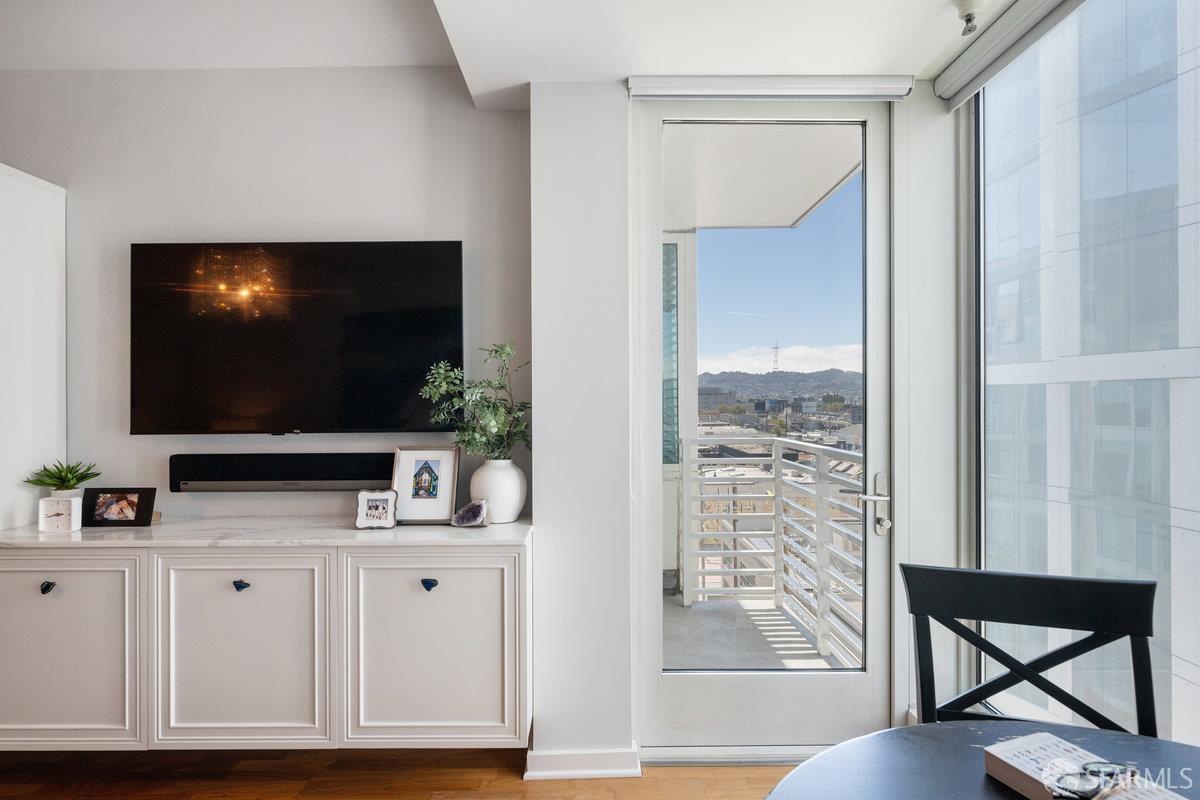Photo #8: 425071098 Listing: Photo #8