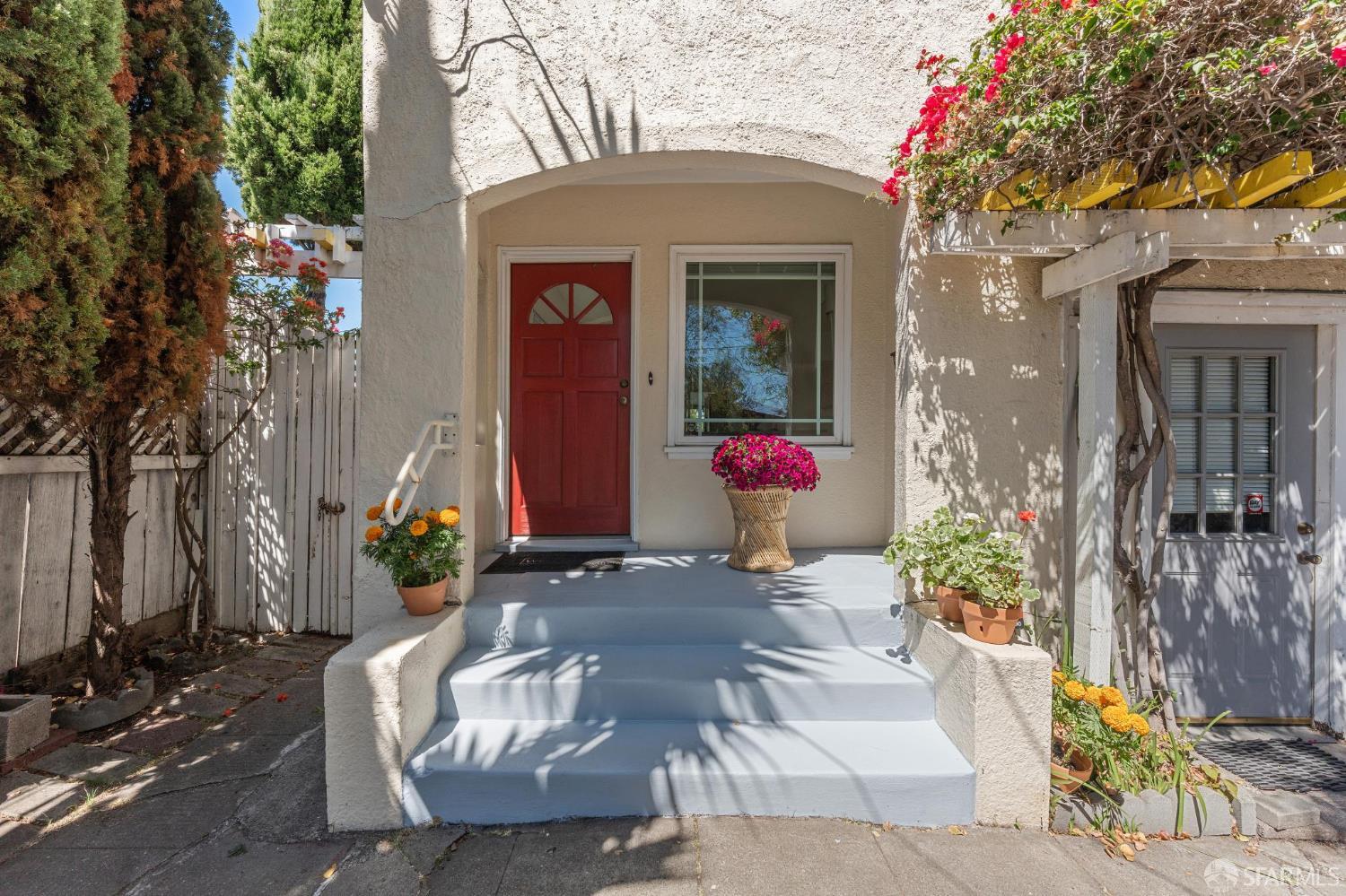 Detail Gallery Image 4 of 24 For 1109 Channing Way, Berkeley,  CA 94702 - 2 Beds | 1 Baths