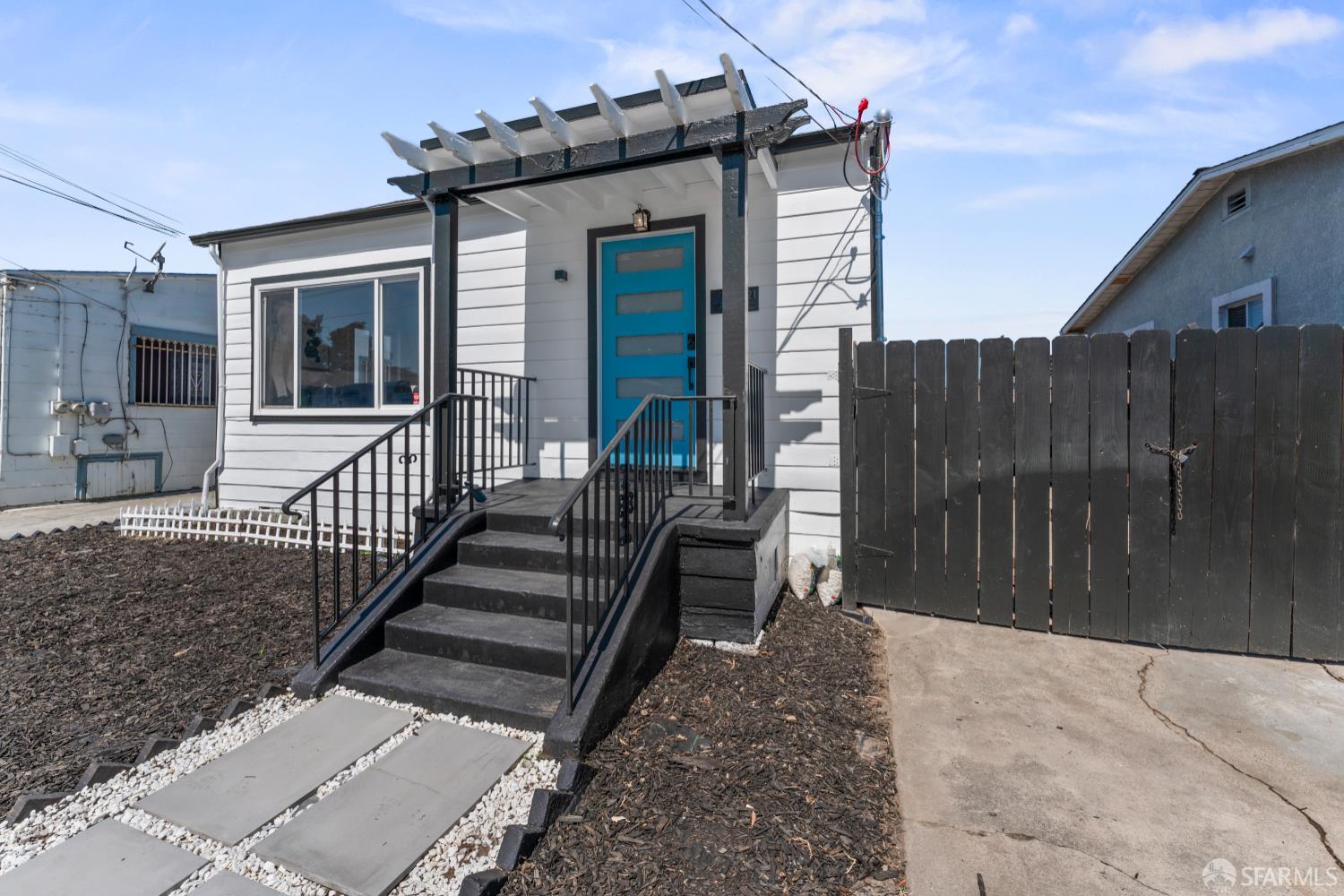 Detail Gallery Image 5 of 30 For 2621 Ritchie St, Oakland,  CA 94605 - 3 Beds | 1 Baths