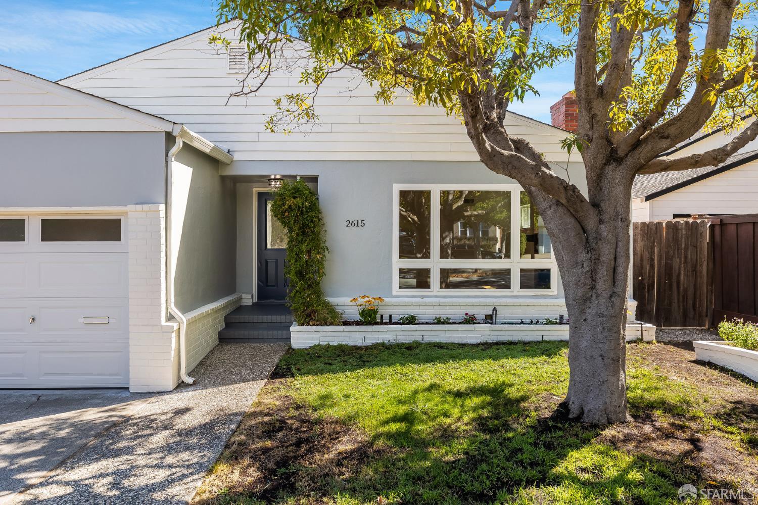 Detail Gallery Image 4 of 43 For 2615 Alameda De Las Pulgas, San Mateo,  CA 94403 - 3 Beds | 2 Baths