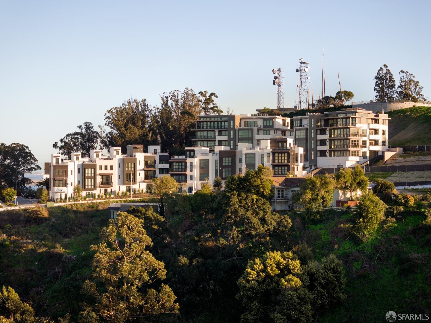 Detail Gallery Image 22 of 50 For 36 Meadow Dr #202,  San Francisco,  CA 94130 - 3 Beds | 3/1 Baths