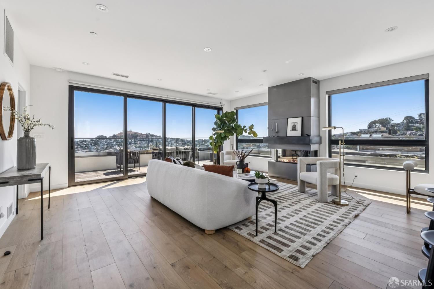 Detail Gallery Image 4 of 57 For 1485 Noe St, San Francisco,  CA 94131 - – Beds | – Baths
