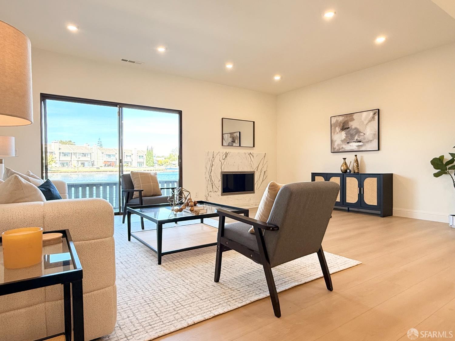 Detail Gallery Image 9 of 34 For 879 Carina Ln, Foster City,  CA 94044 - 3 Beds | 2/1 Baths