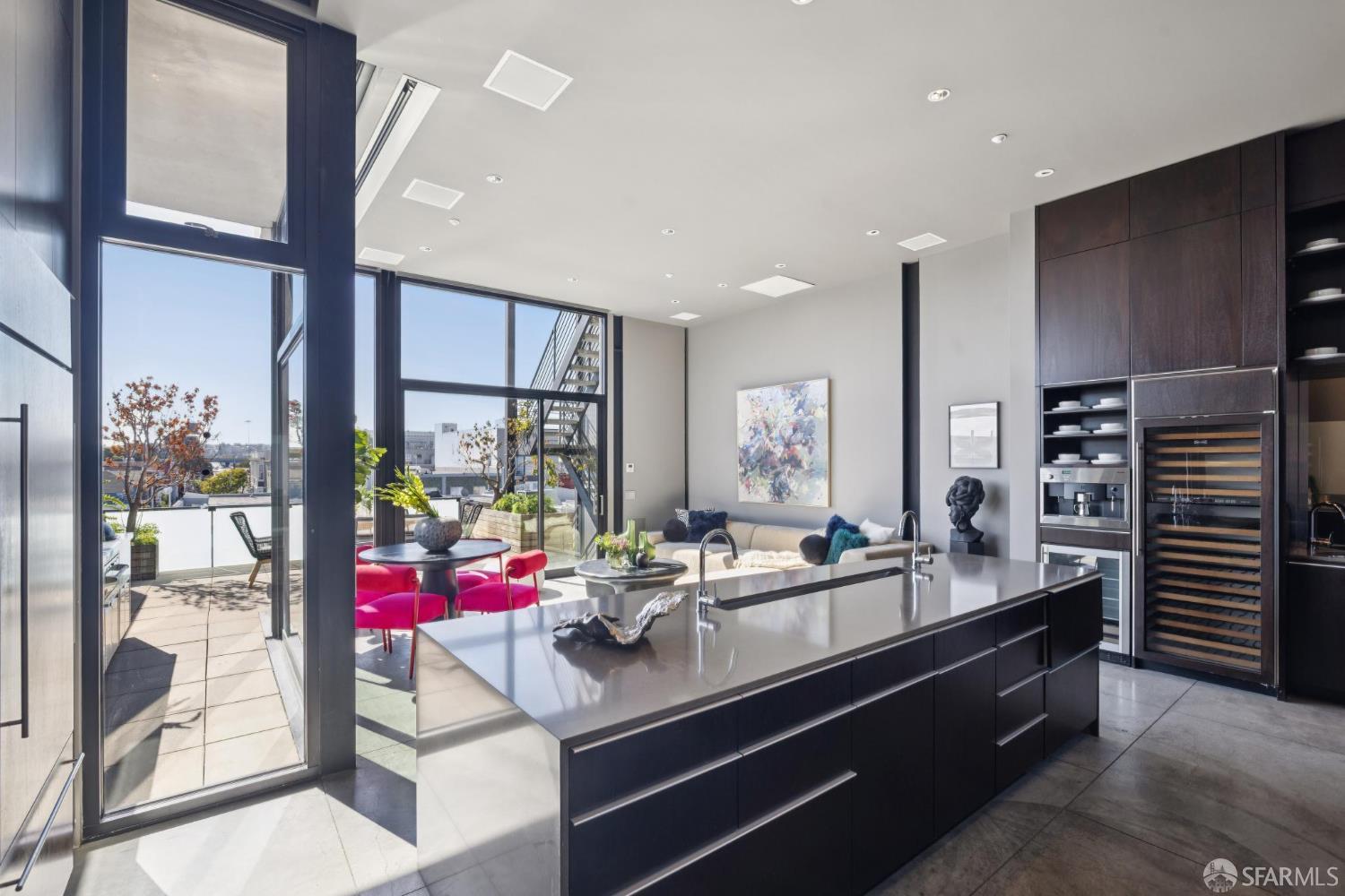 Detail Gallery Image 13 of 58 For 55 Sheridan St, San Francisco,  CA 94103 - 4 Beds | 3/1 Baths