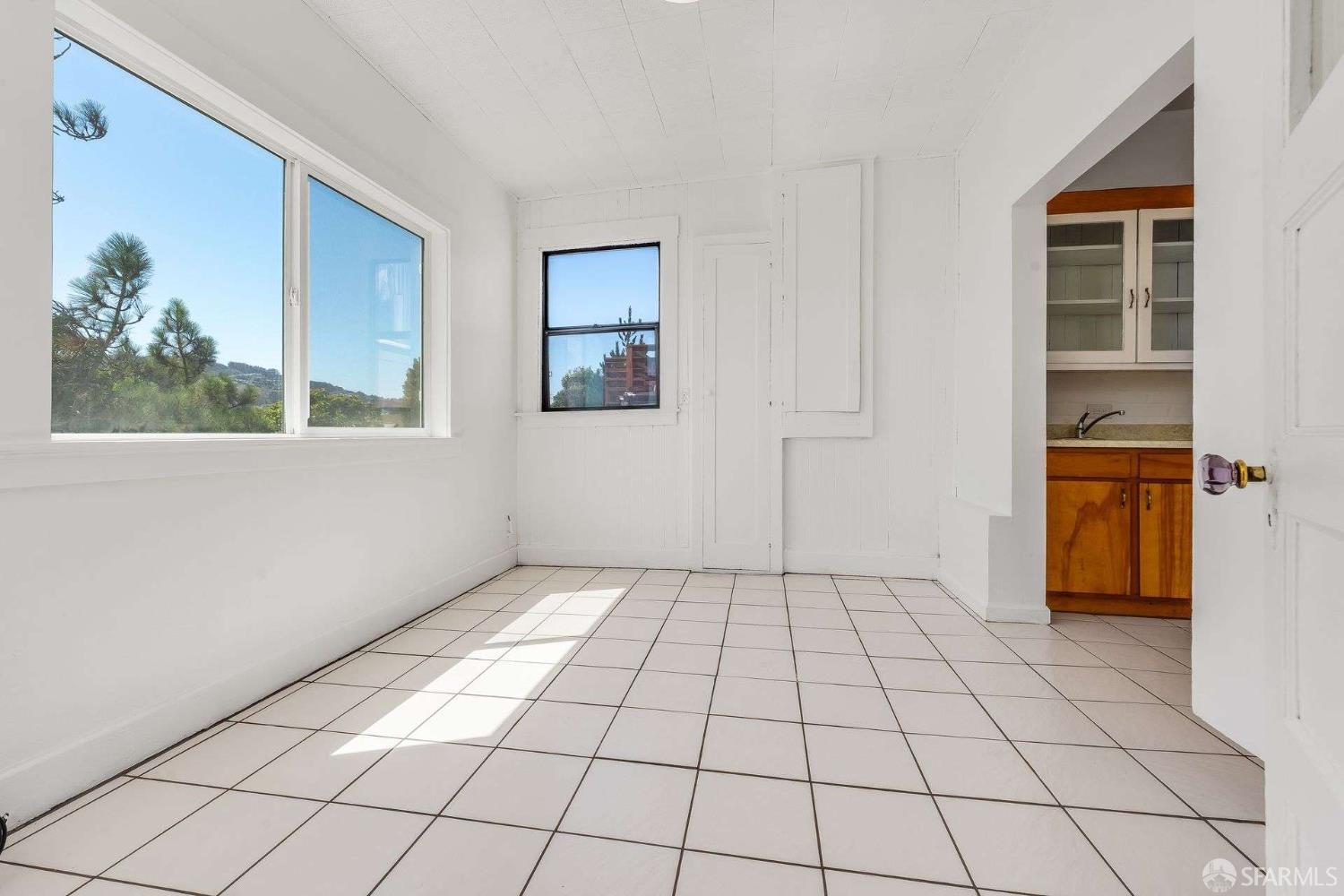 Detail Gallery Image 12 of 33 For 343 Raymond Ave, San Francisco,  CA 94134 - 4 Beds | 1 Baths