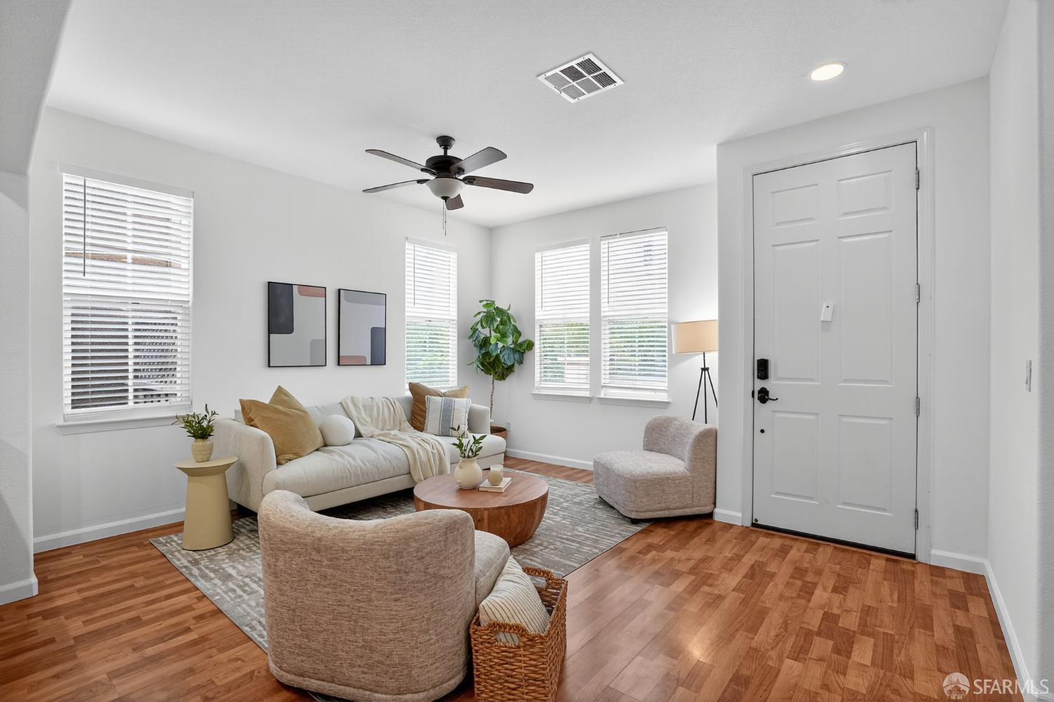 Detail Gallery Image 8 of 30 For 307 Toscana Way, Hayward,  CA 94545 - 3 Beds | 2/1 Baths