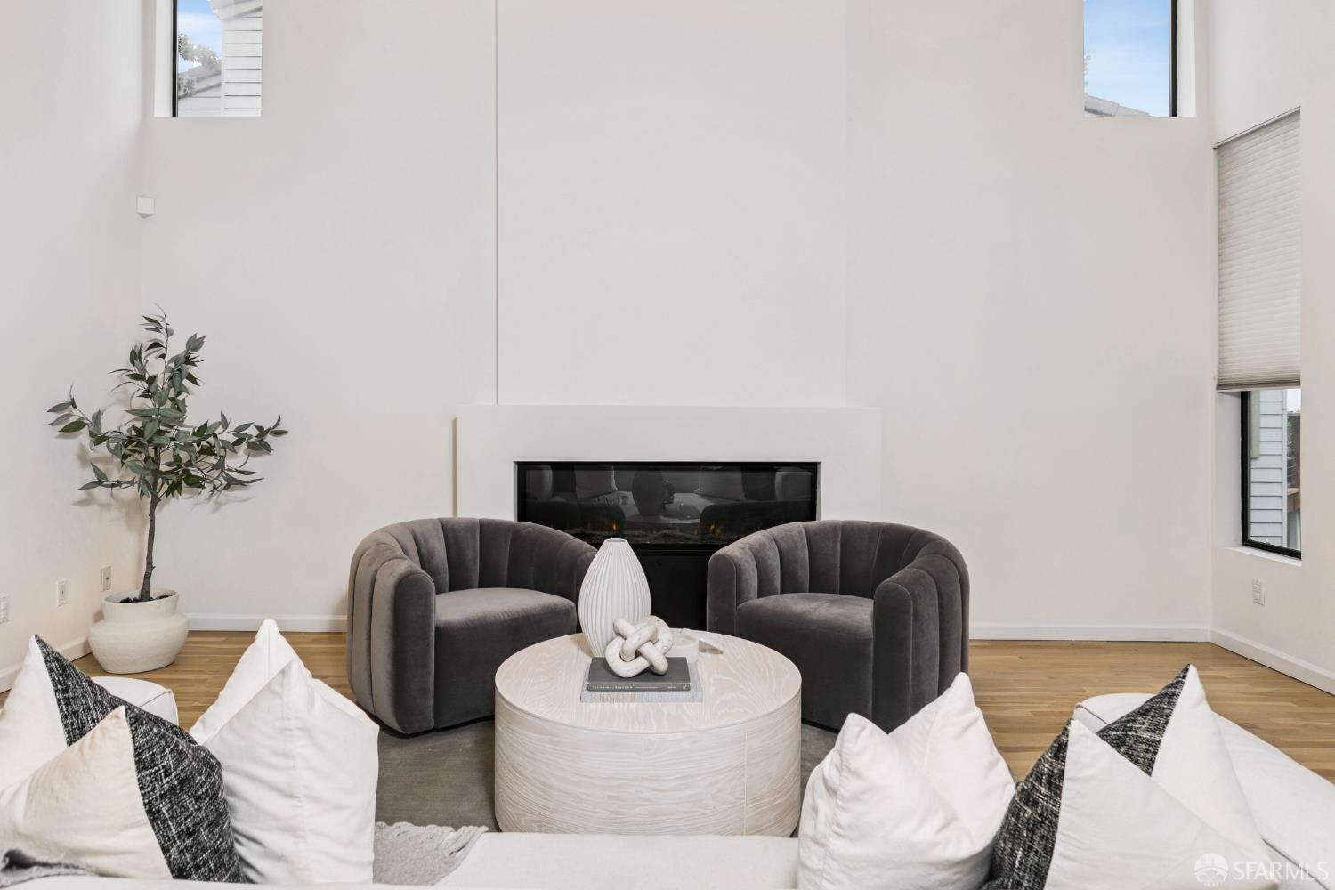 Detail Gallery Image 9 of 46 For 45 Bay Forest Dr, Oakland,  CA 94611 - 5 Beds | 3/1 Baths