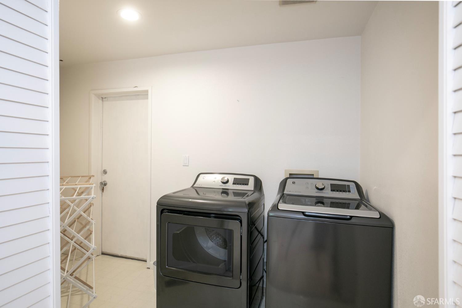 Detail Gallery Image 38 of 46 For 45 Bay Forest Dr, Oakland,  CA 94611 - 5 Beds | 3/1 Baths
