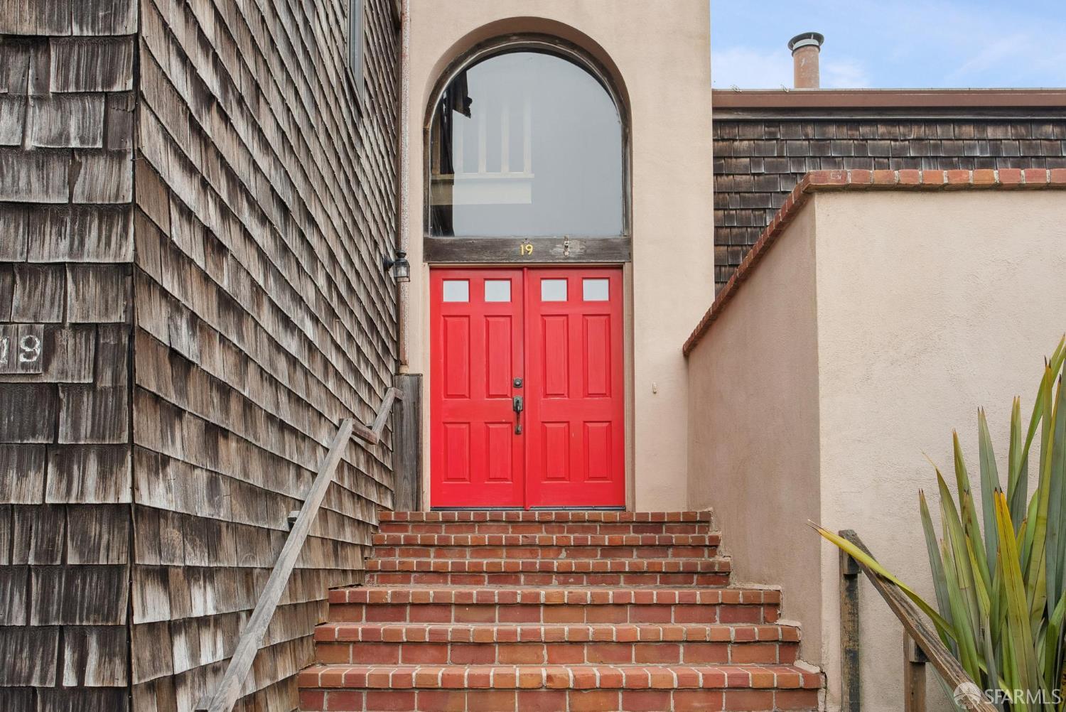 Detail Gallery Image 3 of 98 For 19 Gateview Ct, San Francisco,  CA 94116 - 4 Beds | 2/1 Baths