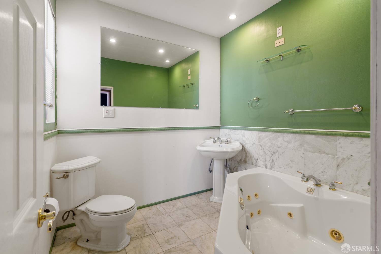 Detail Gallery Image 25 of 44 For 1224 Egbert Ave, San Francisco,  CA 94124 - 3 Beds | 3 Baths