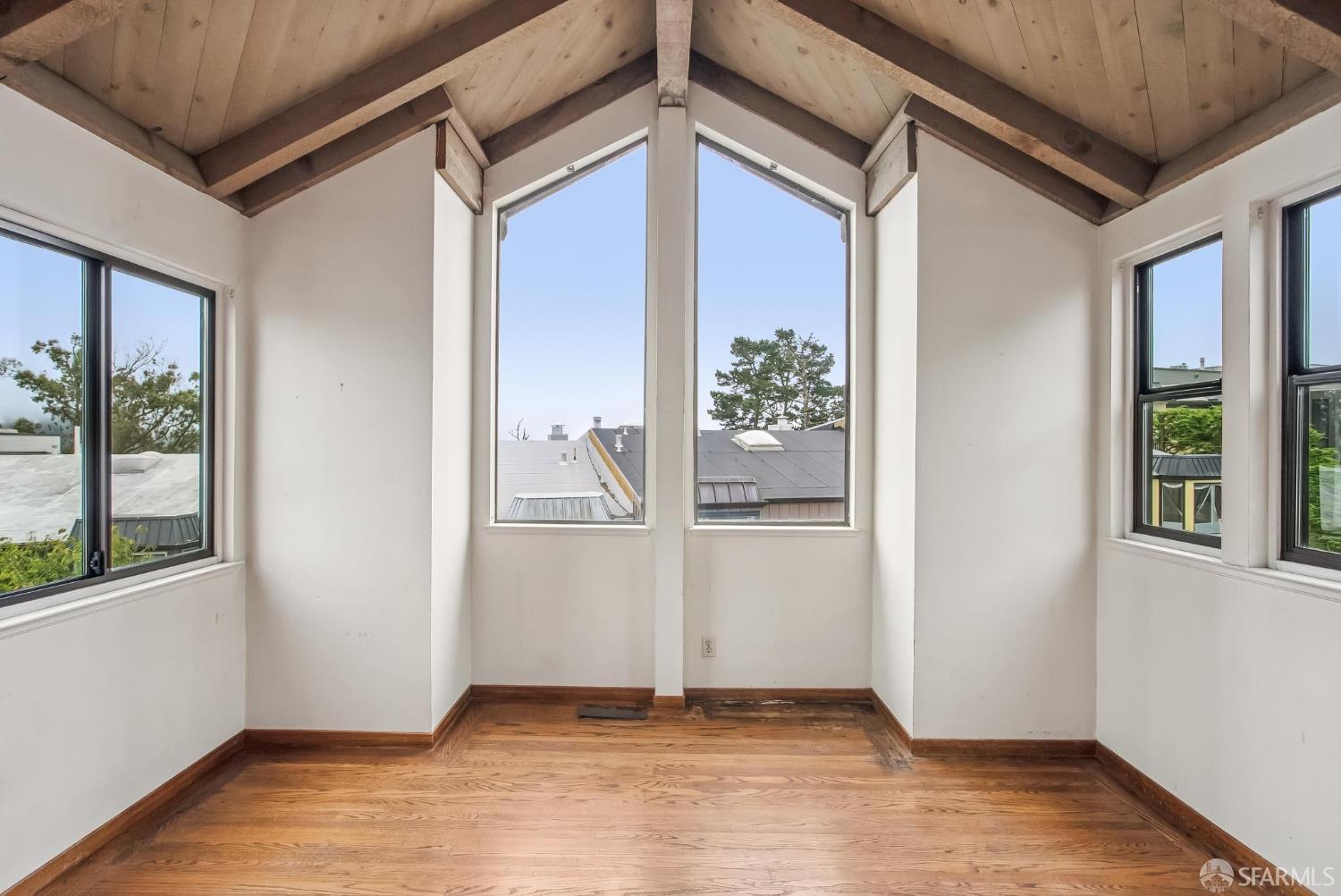 Detail Gallery Image 79 of 98 For 19 Gateview Ct, San Francisco,  CA 94116 - 4 Beds | 2/1 Baths