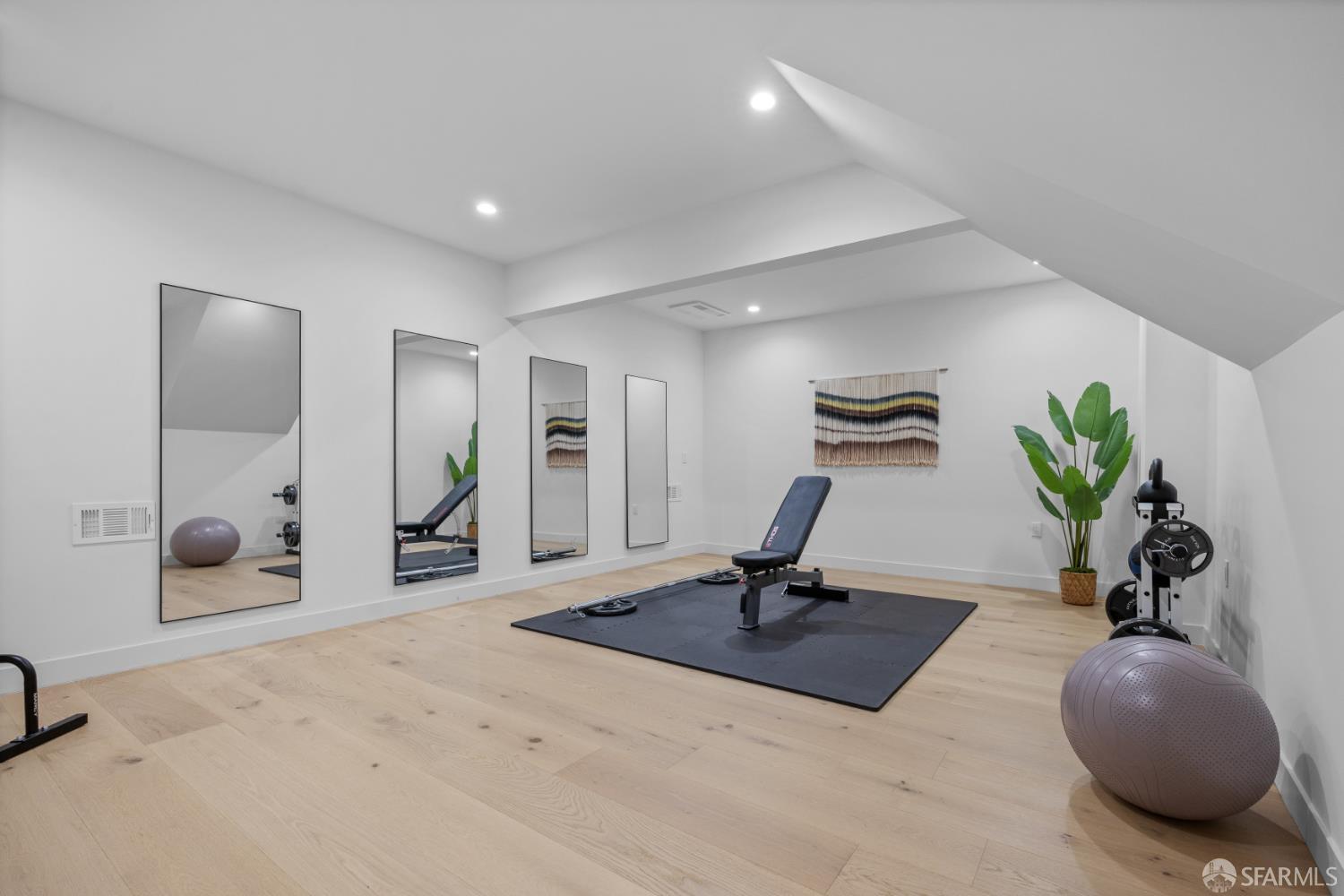 Detail Gallery Image 33 of 49 For 876 Chenery St, San Francisco,  CA 94131 - 3 Beds | 2 Baths