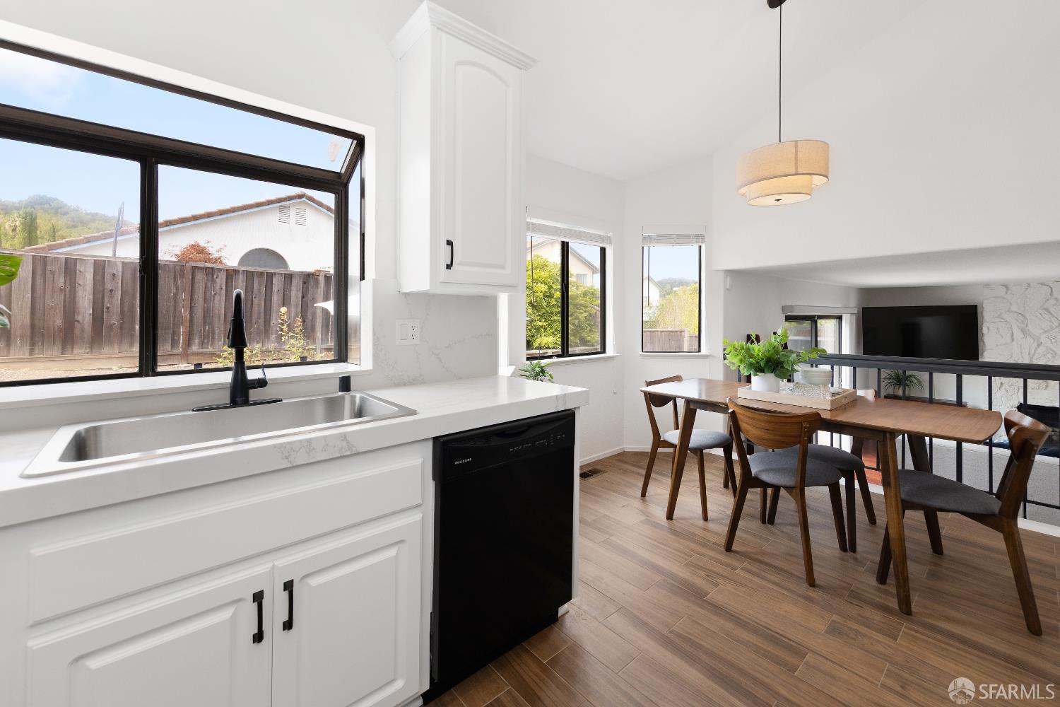 Detail Gallery Image 9 of 32 For 5567 Woodview Dr, El Sobrante,  CA 94803 - 3 Beds | 2/1 Baths