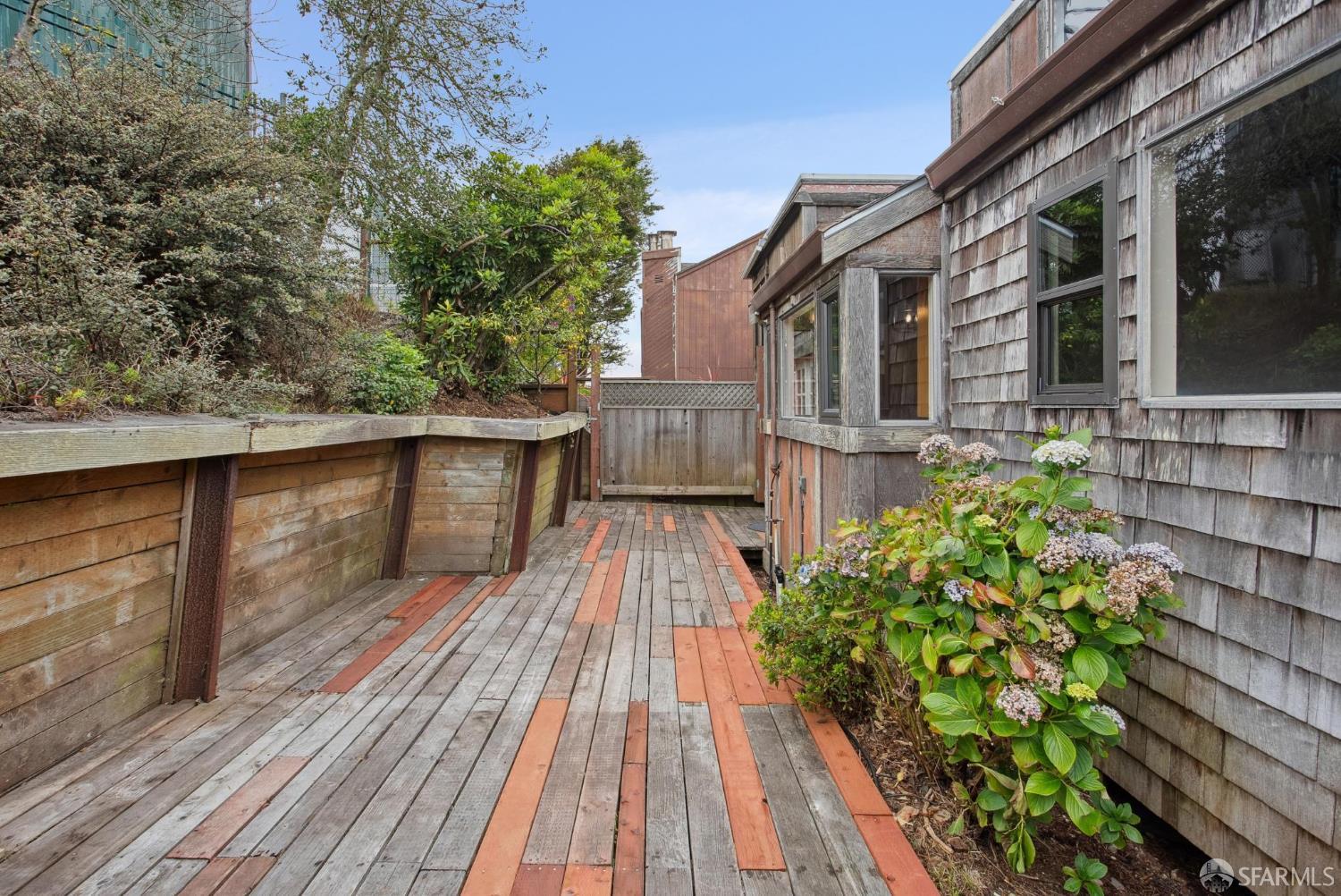 Detail Gallery Image 64 of 98 For 19 Gateview Ct, San Francisco,  CA 94116 - 4 Beds | 2/1 Baths