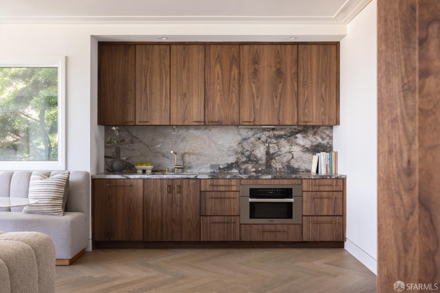 Detail Gallery Image 28 of 52 For 2724 Filbert St, San Francisco,  CA 94123 - 6 Beds | 6/2 Baths