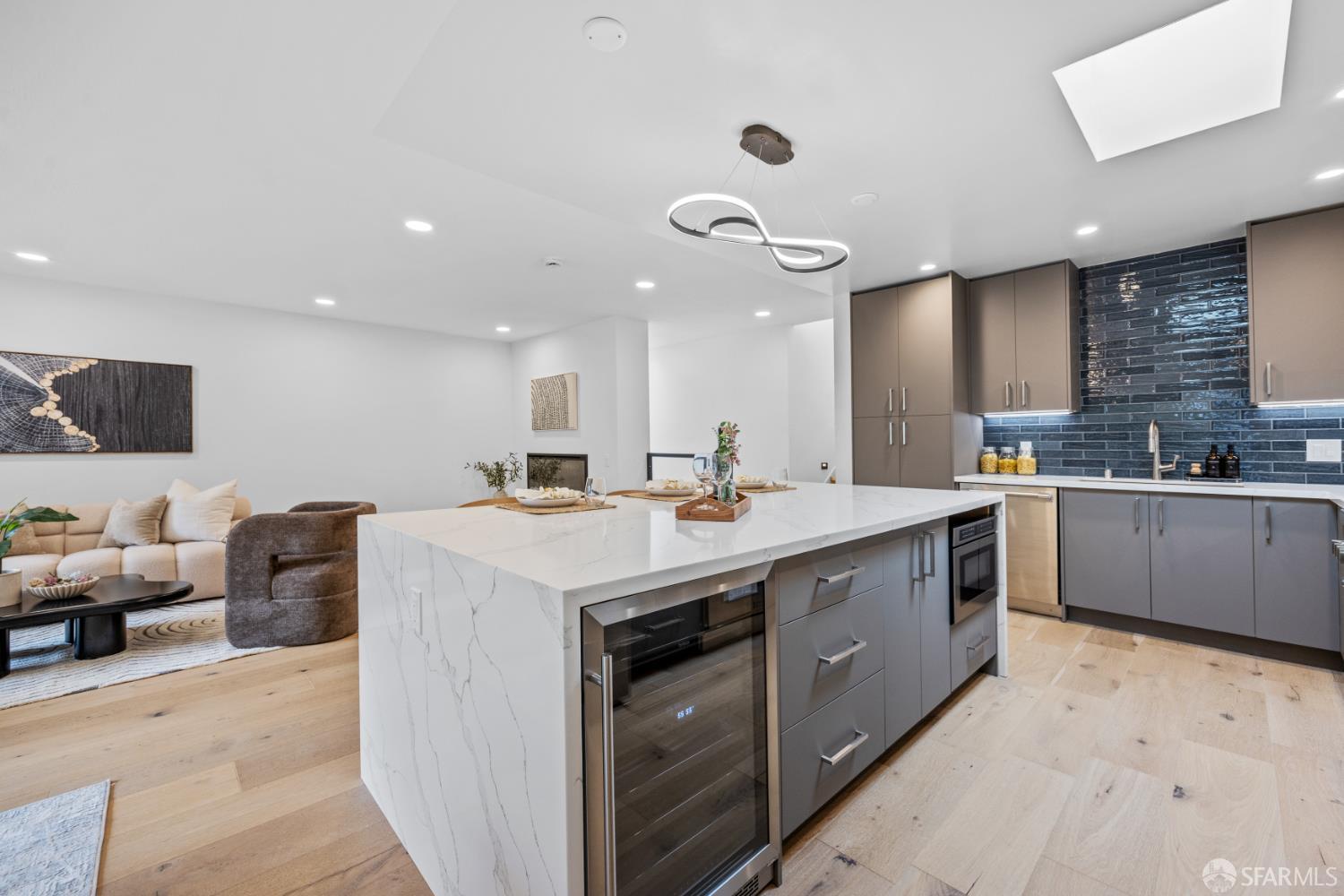 Detail Gallery Image 7 of 49 For 876 Chenery St, San Francisco,  CA 94131 - 3 Beds | 2 Baths