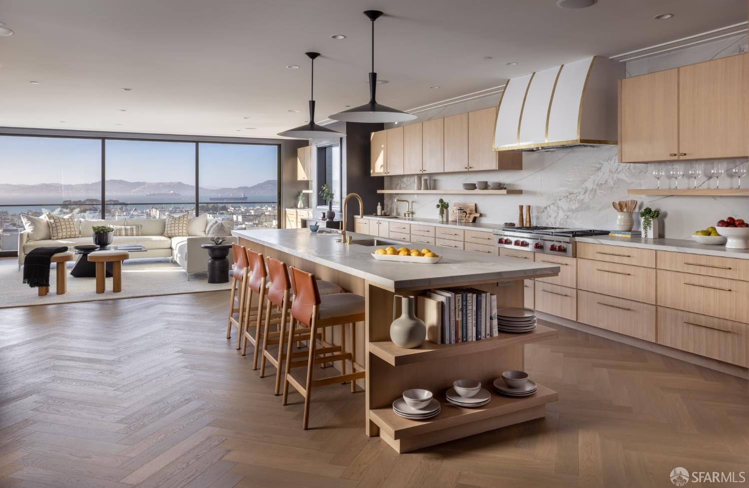 Detail Gallery Image 8 of 52 For 2724 Filbert St, San Francisco,  CA 94123 - 6 Beds | 6/2 Baths