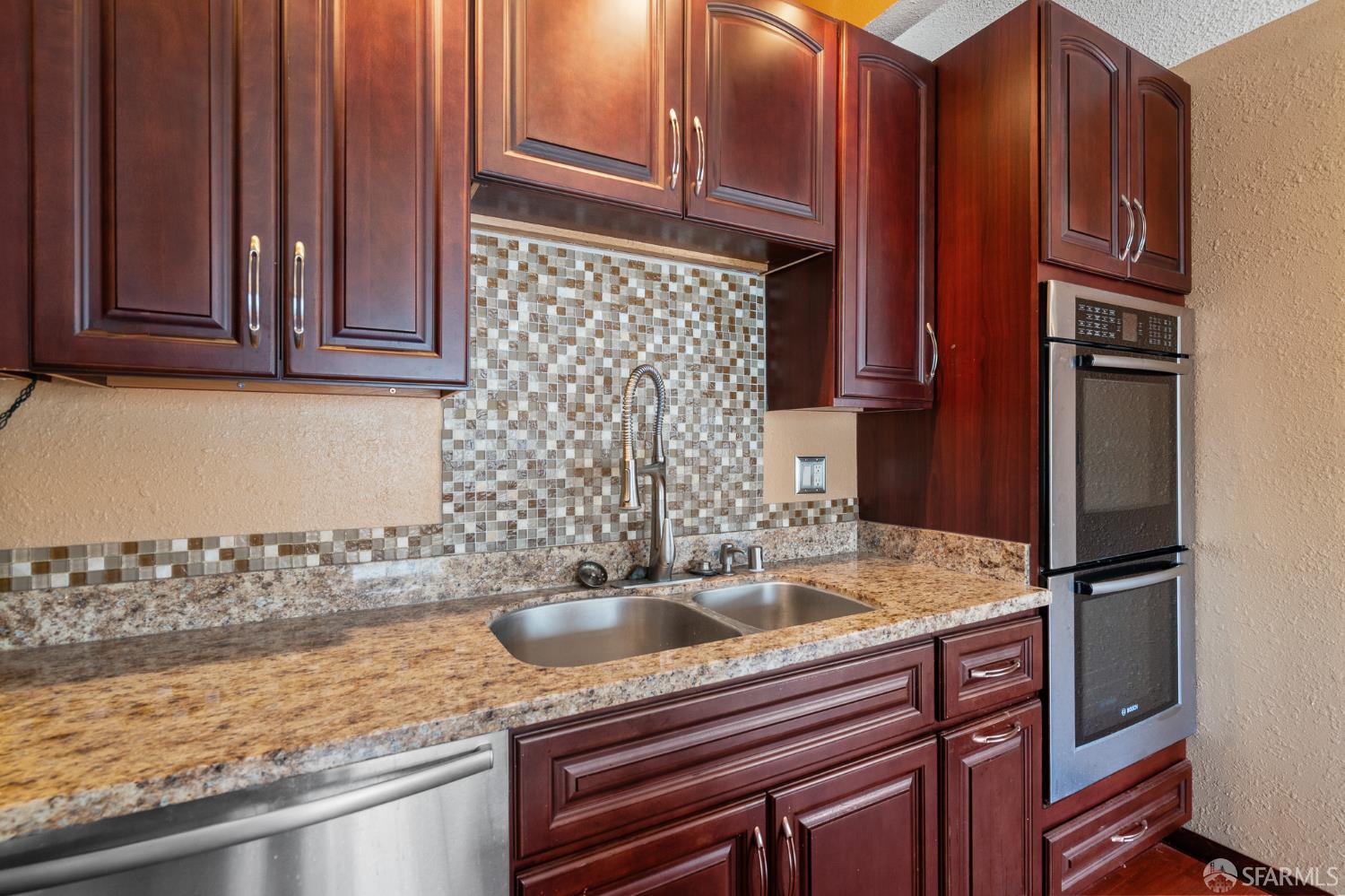 Detail Gallery Image 13 of 44 For 1224 Egbert Ave, San Francisco,  CA 94124 - 3 Beds | 3 Baths