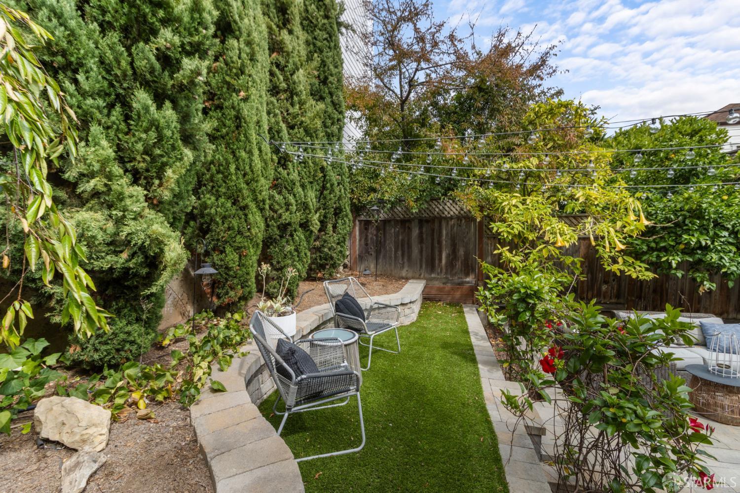 Detail Gallery Image 24 of 32 For 4390 17th St, San Francisco,  CA 94114 - 2 Beds | 1 Baths