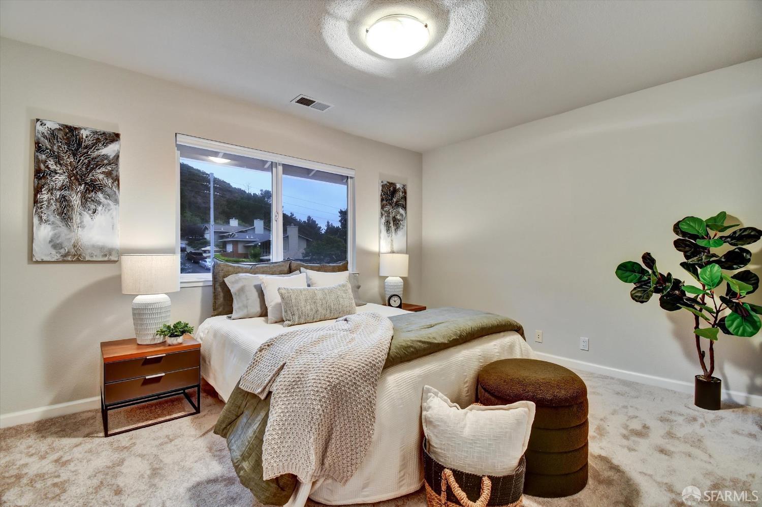 Detail Gallery Image 15 of 38 For 1138 Everglades Dr, Pacifica,  CA 94044 - 5 Beds | 4/1 Baths