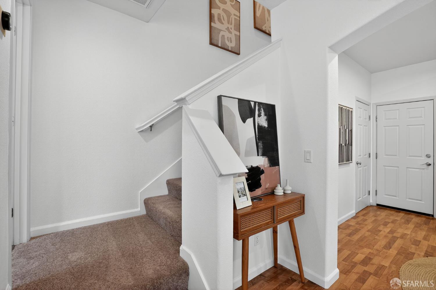 Detail Gallery Image 4 of 30 For 307 Toscana Way, Hayward,  CA 94545 - 3 Beds | 2/1 Baths