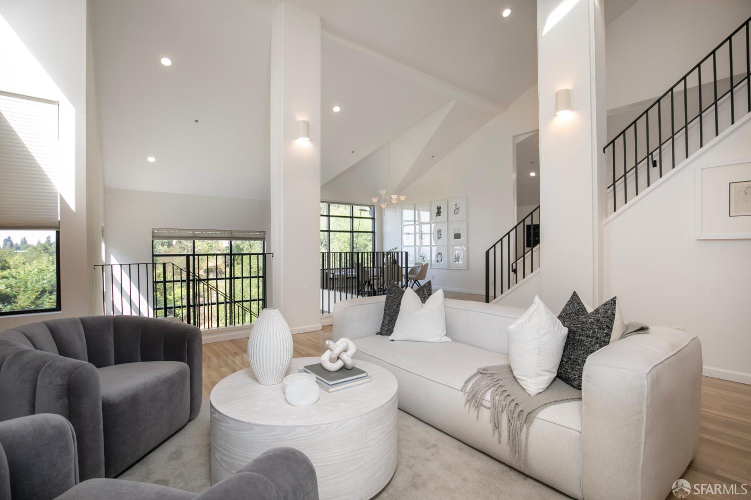 Detail Gallery Image 7 of 46 For 45 Bay Forest Dr, Oakland,  CA 94611 - 5 Beds | 3/1 Baths