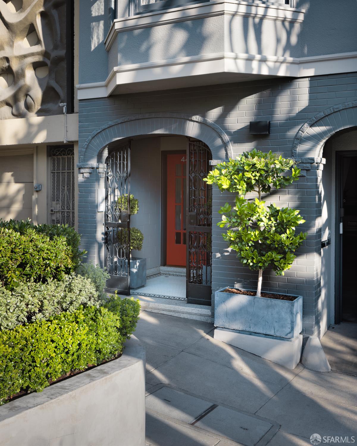 Detail Gallery Image 3 of 35 For 447 Greenwich St, San Francisco,  CA 94133 - – Beds | – Baths