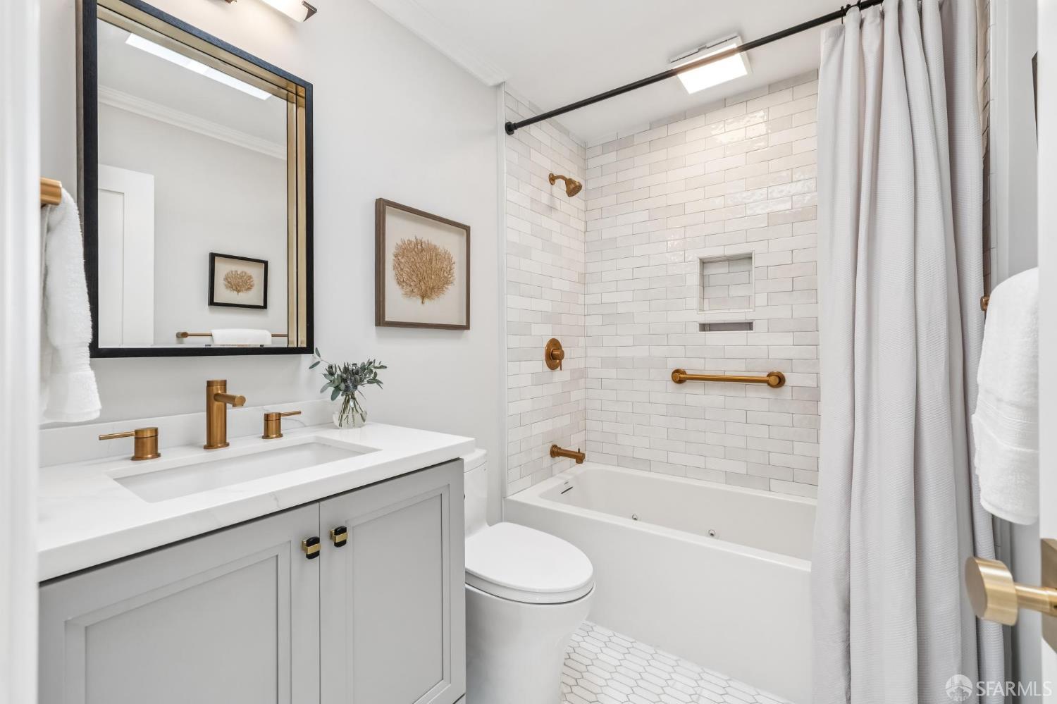 Detail Gallery Image 28 of 45 For 2916 Bayview Dr, Alameda,  CA 94501 - 2 Beds | 2 Baths