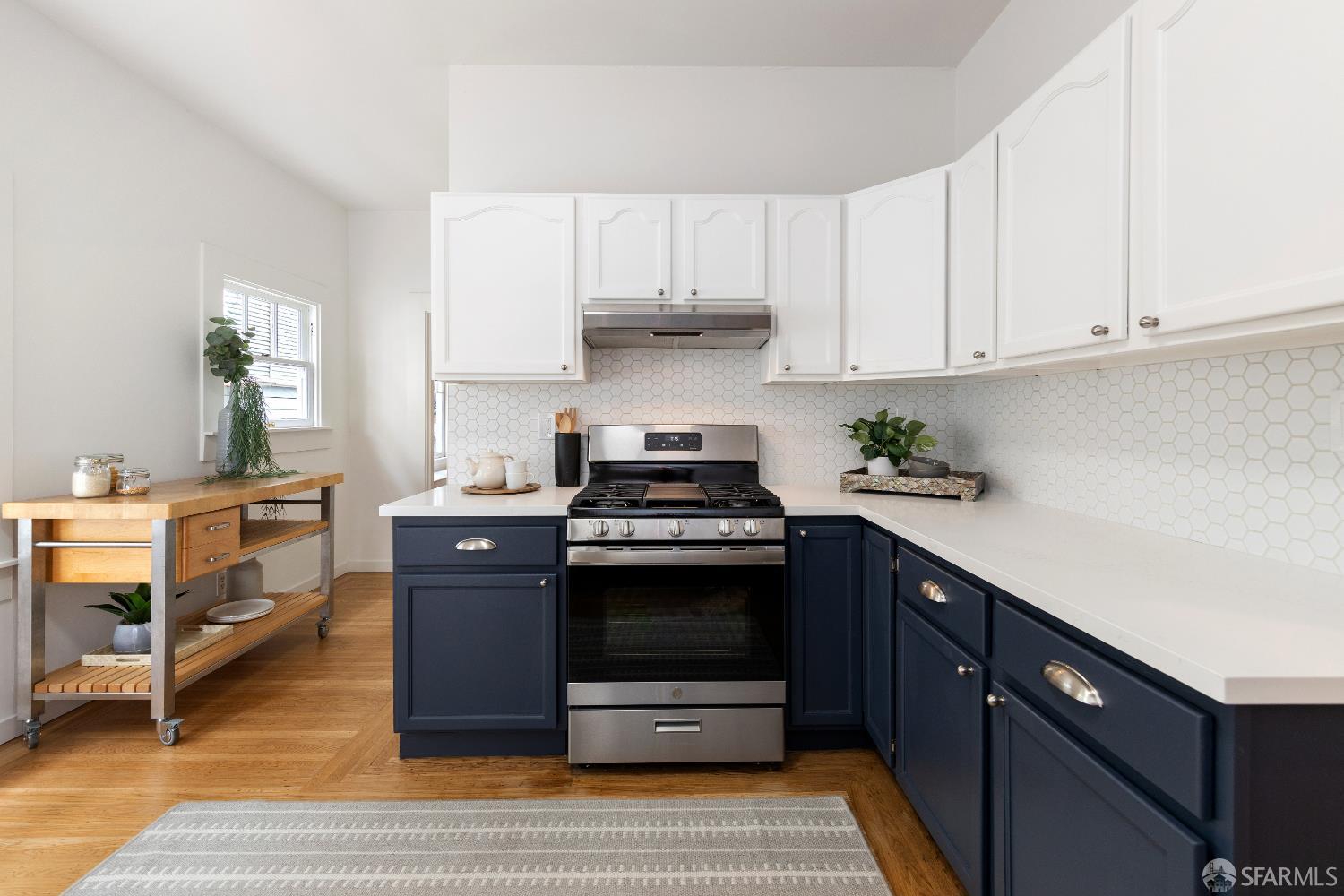 Detail Gallery Image 14 of 35 For 656 60th St, Oakland,  CA 94609 - 6 Beds | 2 Baths