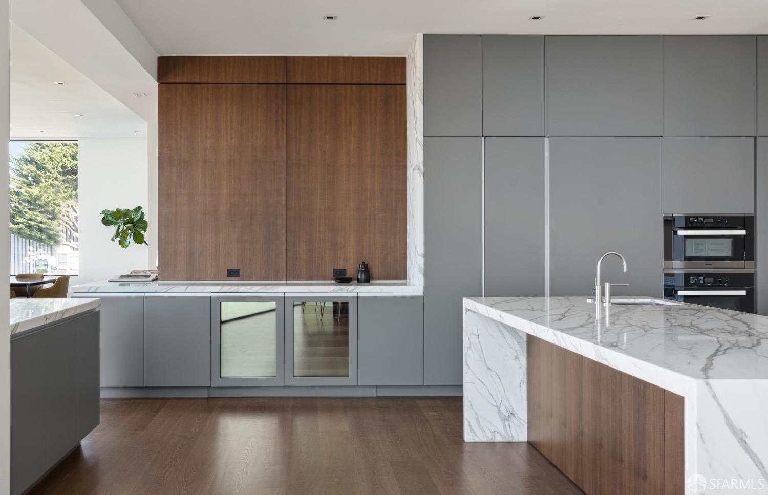 Detail Gallery Image 12 of 52 For 150 Glenbrook Ave, San Francisco,  CA 94114 - 6 Beds | 6/2 Baths