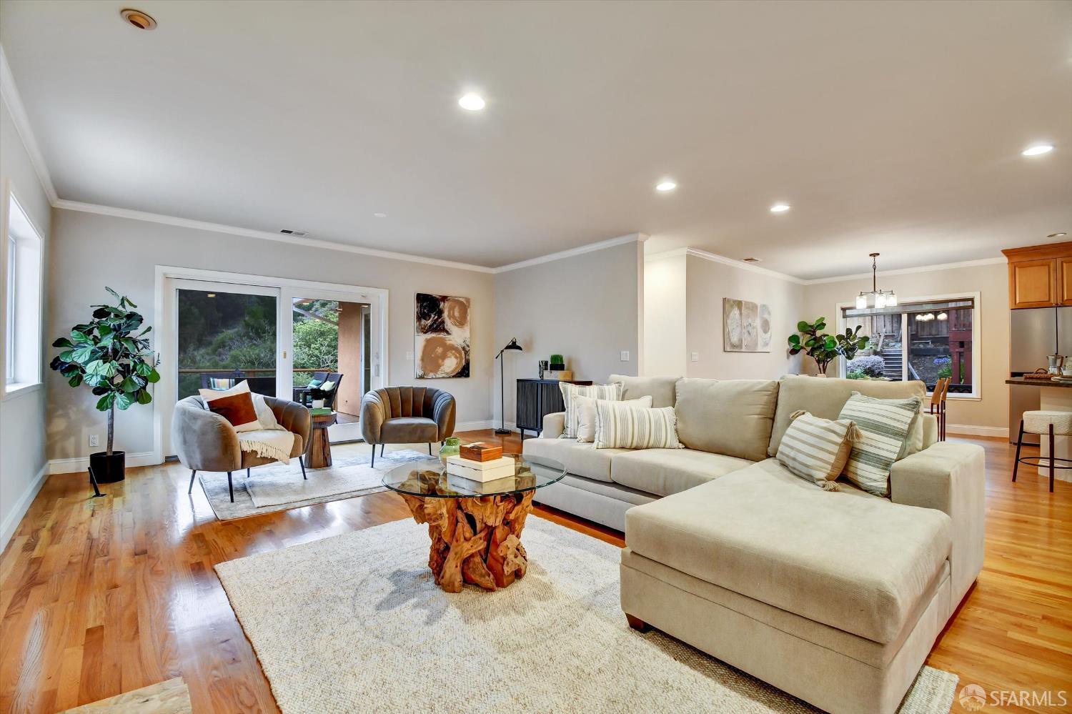 Detail Gallery Image 3 of 38 For 1138 Everglades Dr, Pacifica,  CA 94044 - 5 Beds | 4/1 Baths
