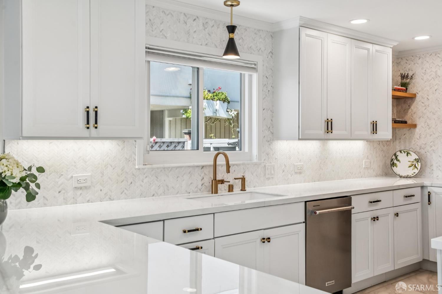 Detail Gallery Image 18 of 45 For 2916 Bayview Dr, Alameda,  CA 94501 - 2 Beds | 2 Baths