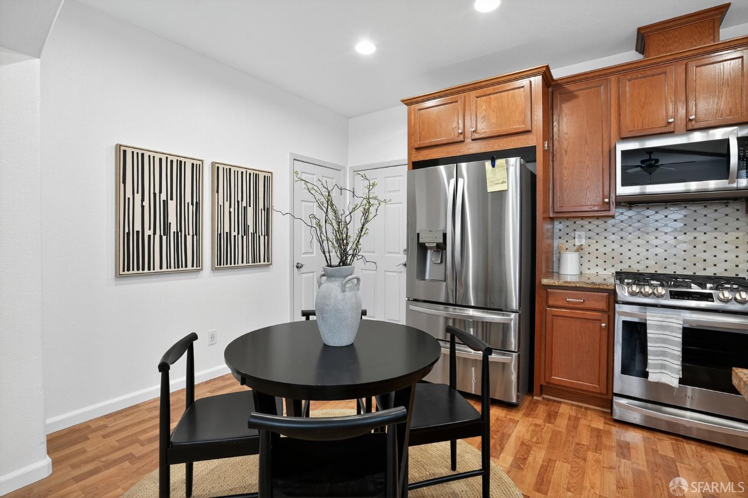 Detail Gallery Image 10 of 30 For 307 Toscana Way, Hayward,  CA 94545 - 3 Beds | 2/1 Baths