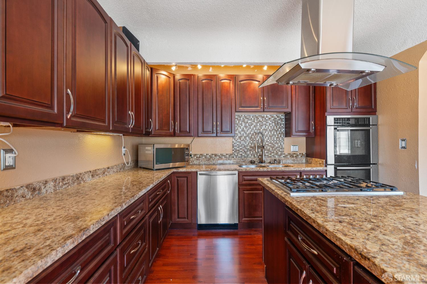 Detail Gallery Image 12 of 44 For 1224 Egbert Ave, San Francisco,  CA 94124 - 3 Beds | 3 Baths