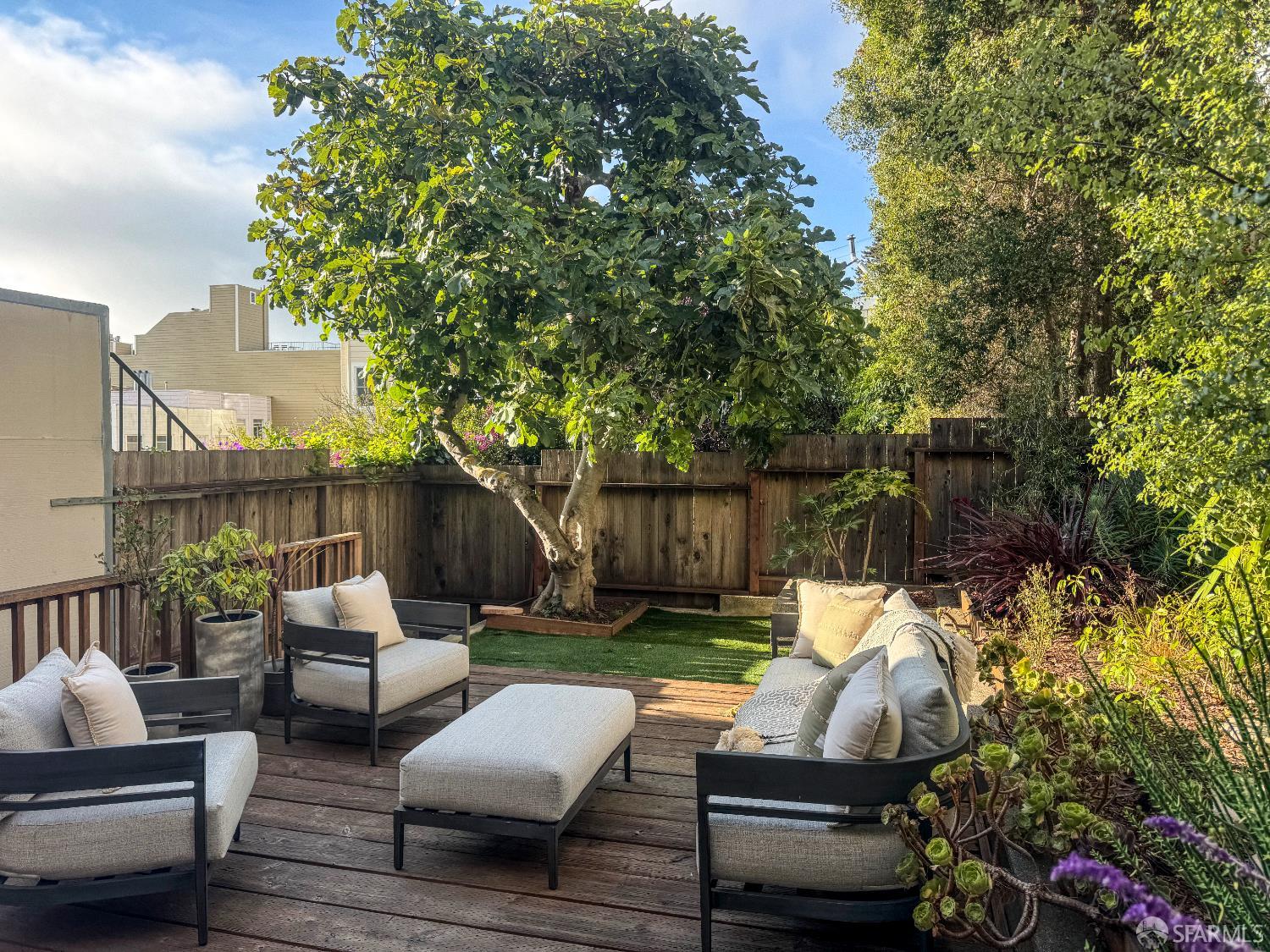 Photo #2: 425070362 Listing 