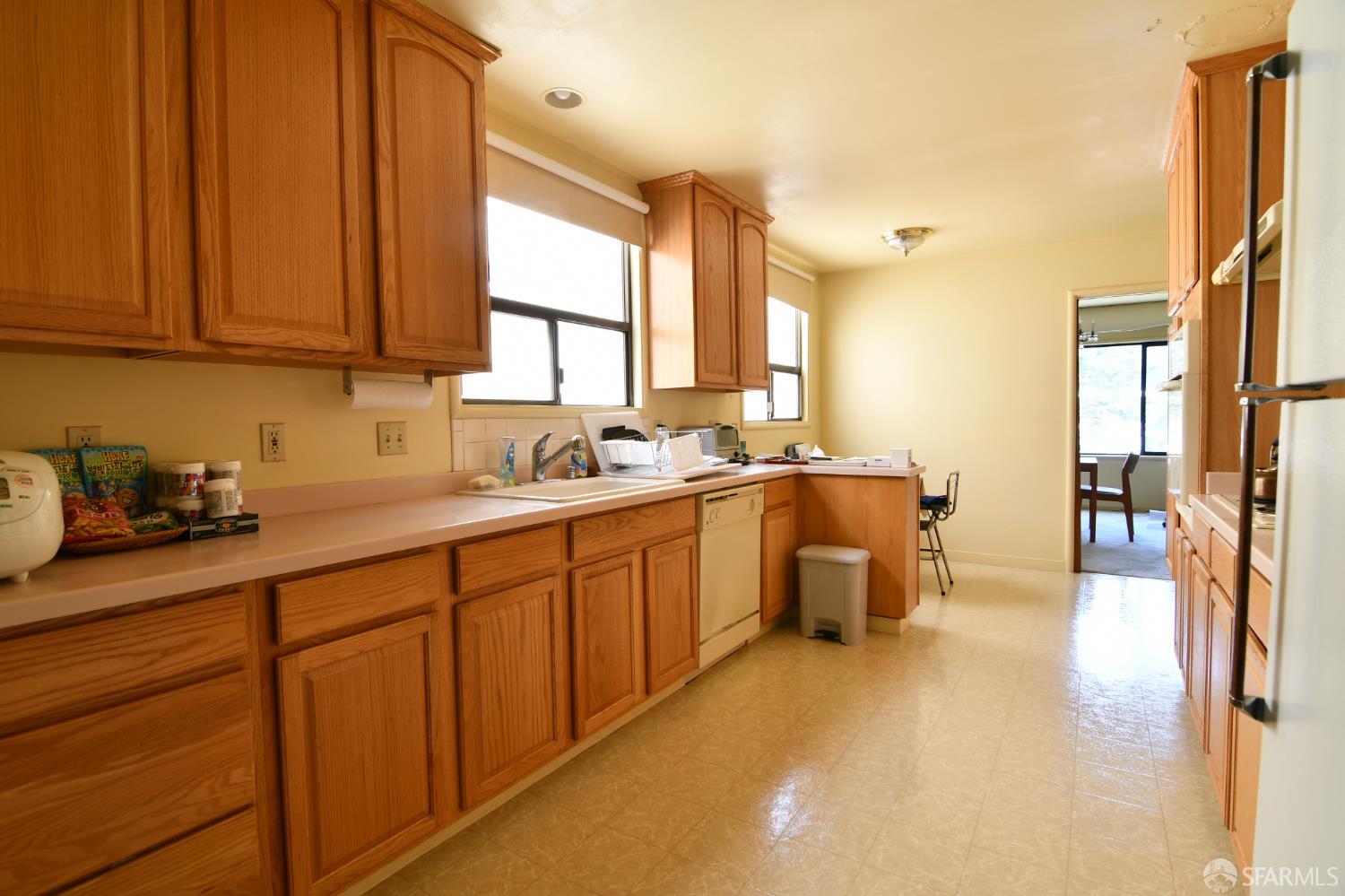 Detail Gallery Image 8 of 31 For 425 Pacheco St, San Francisco,  CA 94116 - 3 Beds | 3 Baths