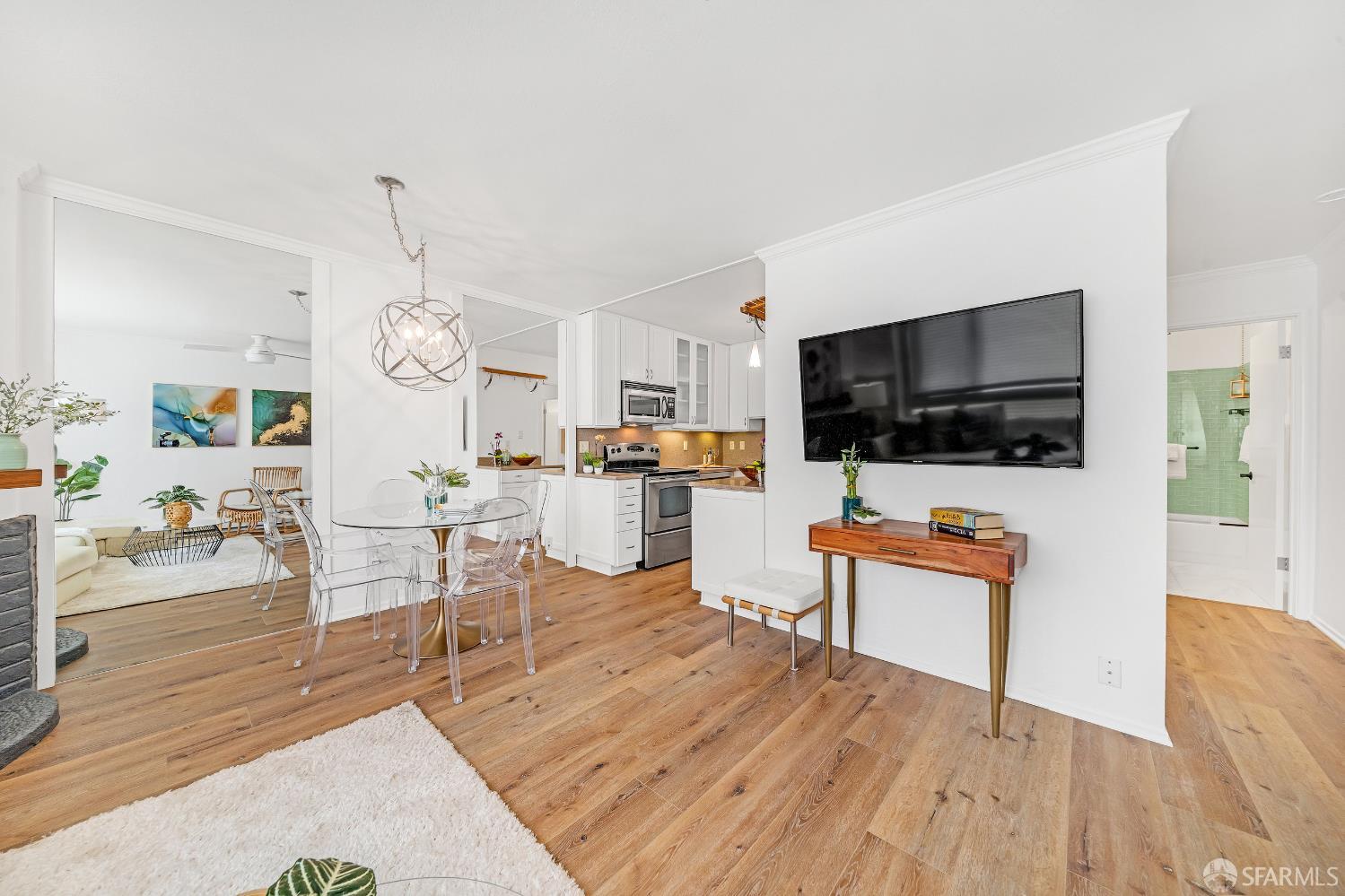 Detail Gallery Image 2 of 28 For 439 Greenwich St #9,  San Francisco,  CA 94133 - 1 Beds | 1 Baths