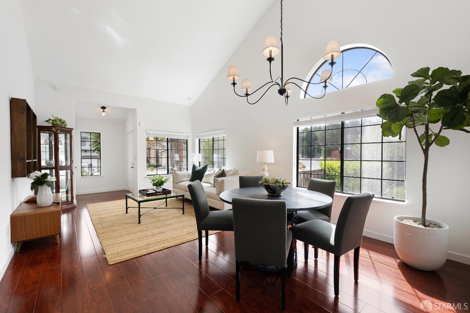 Detail Gallery Image 5 of 32 For 5567 Woodview Dr, El Sobrante,  CA 94803 - 3 Beds | 2/1 Baths