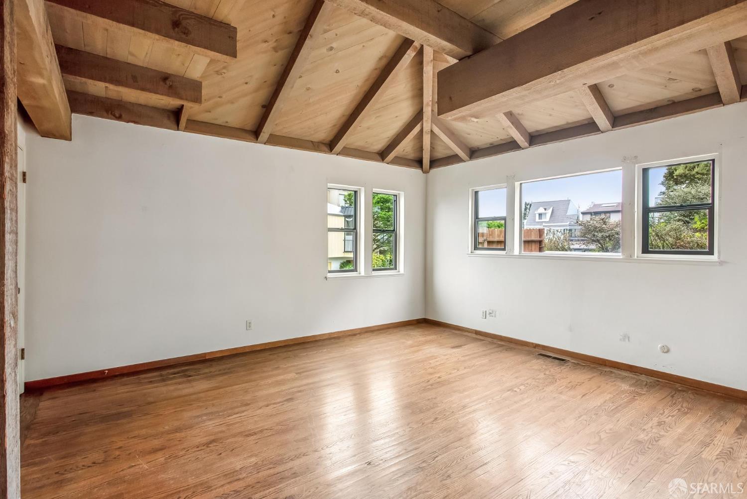 Detail Gallery Image 38 of 98 For 19 Gateview Ct, San Francisco,  CA 94116 - 4 Beds | 2/1 Baths