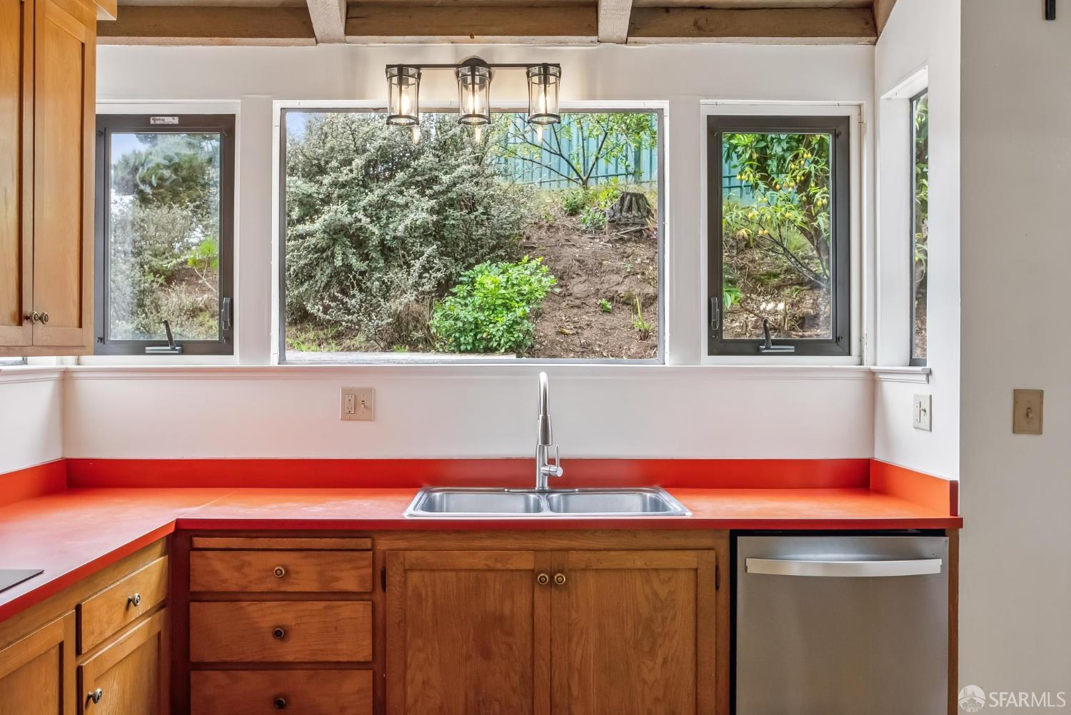 Detail Gallery Image 55 of 98 For 19 Gateview Ct, San Francisco,  CA 94116 - 4 Beds | 2/1 Baths
