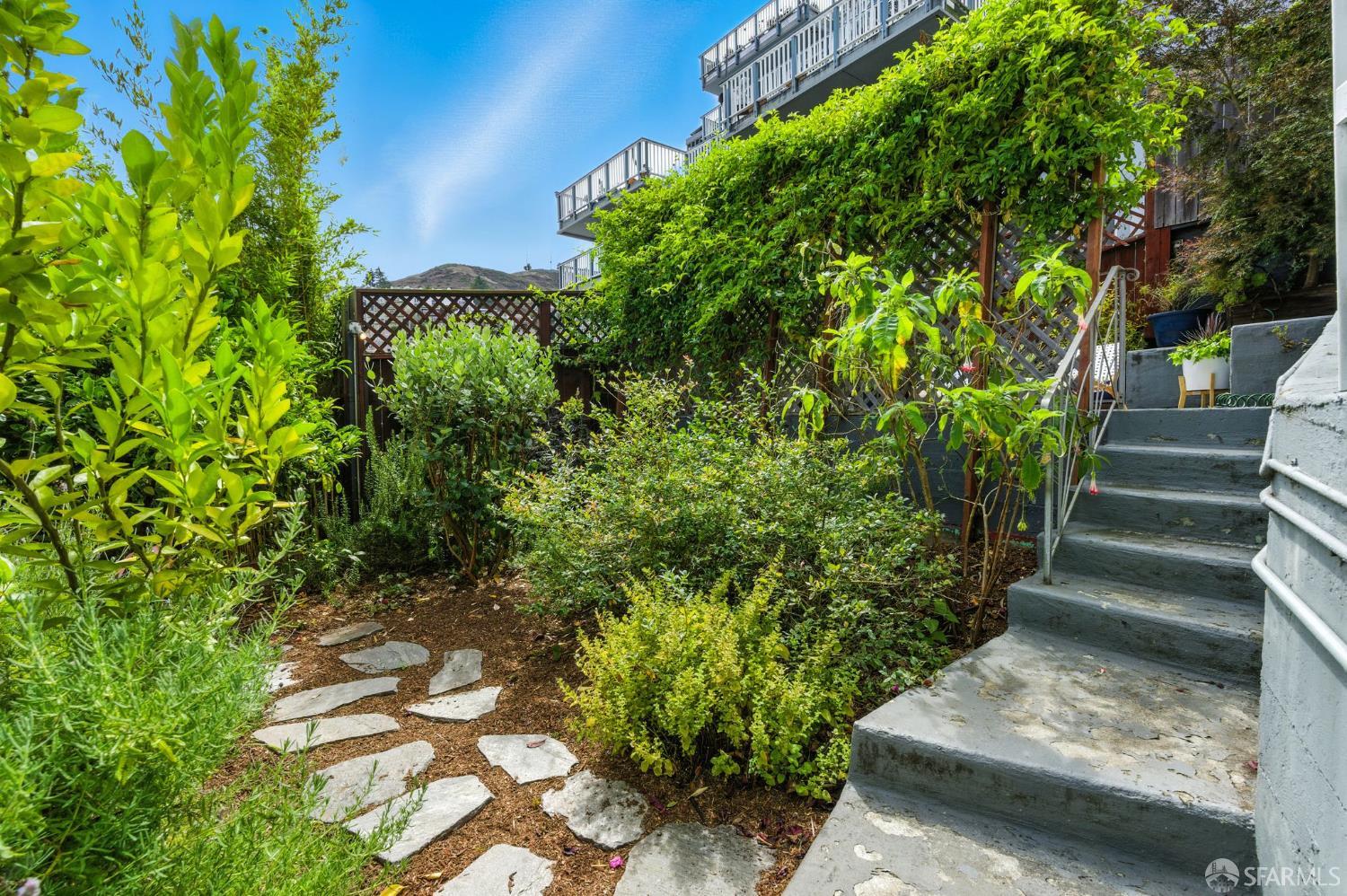 Detail Gallery Image 42 of 52 For 62 Danvers St, San Francisco,  CA 94114 - 2 Beds | 1 Baths