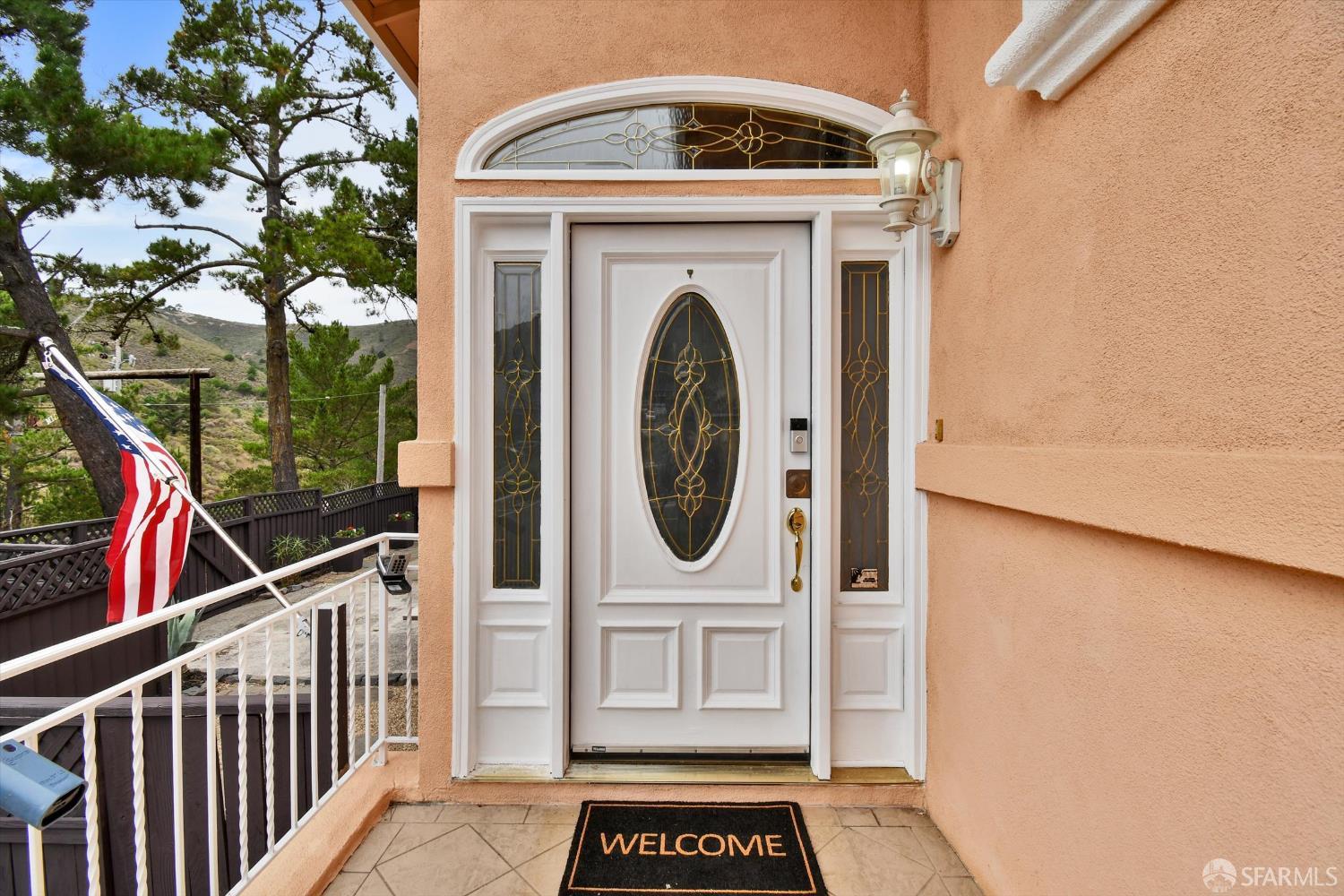 Detail Gallery Image 2 of 38 For 1138 Everglades Dr, Pacifica,  CA 94044 - 5 Beds | 4/1 Baths