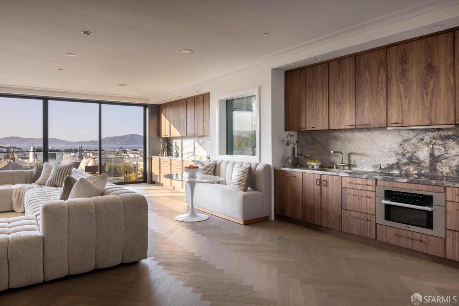 Detail Gallery Image 29 of 52 For 2724 Filbert St, San Francisco,  CA 94123 - 6 Beds | 6/2 Baths