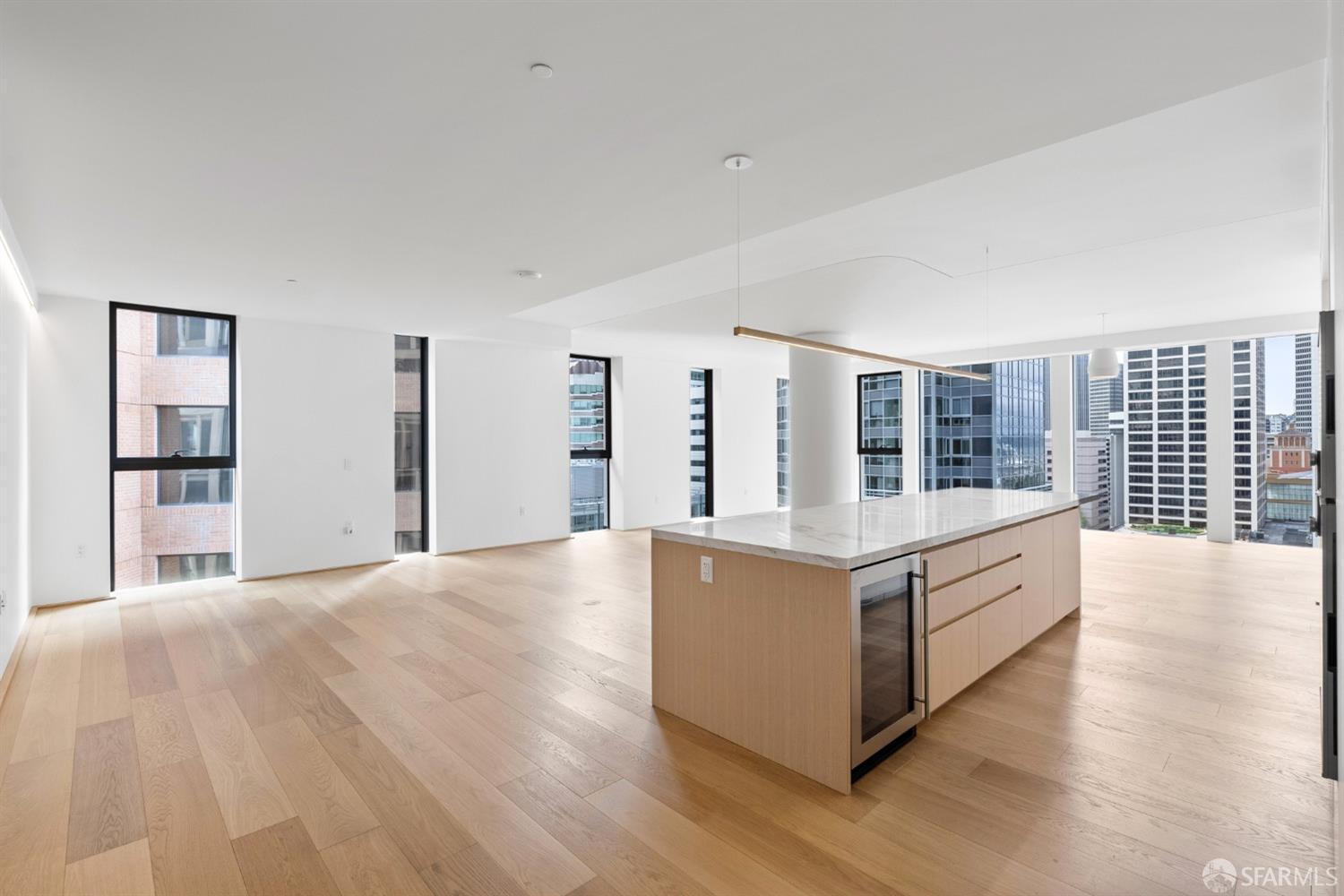 Detail Gallery Image 5 of 50 For 1 Steuart Ln #1903,  San Francisco,  CA 94105 - 3 Beds | 3 Baths