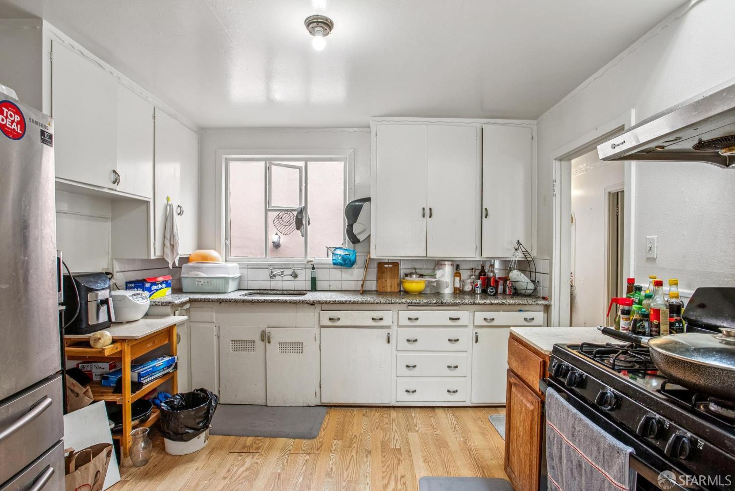 Detail Gallery Image 9 of 19 For 1532 Cabrillo St, San Francisco,  CA 94118 - 2 Beds | 1 Baths