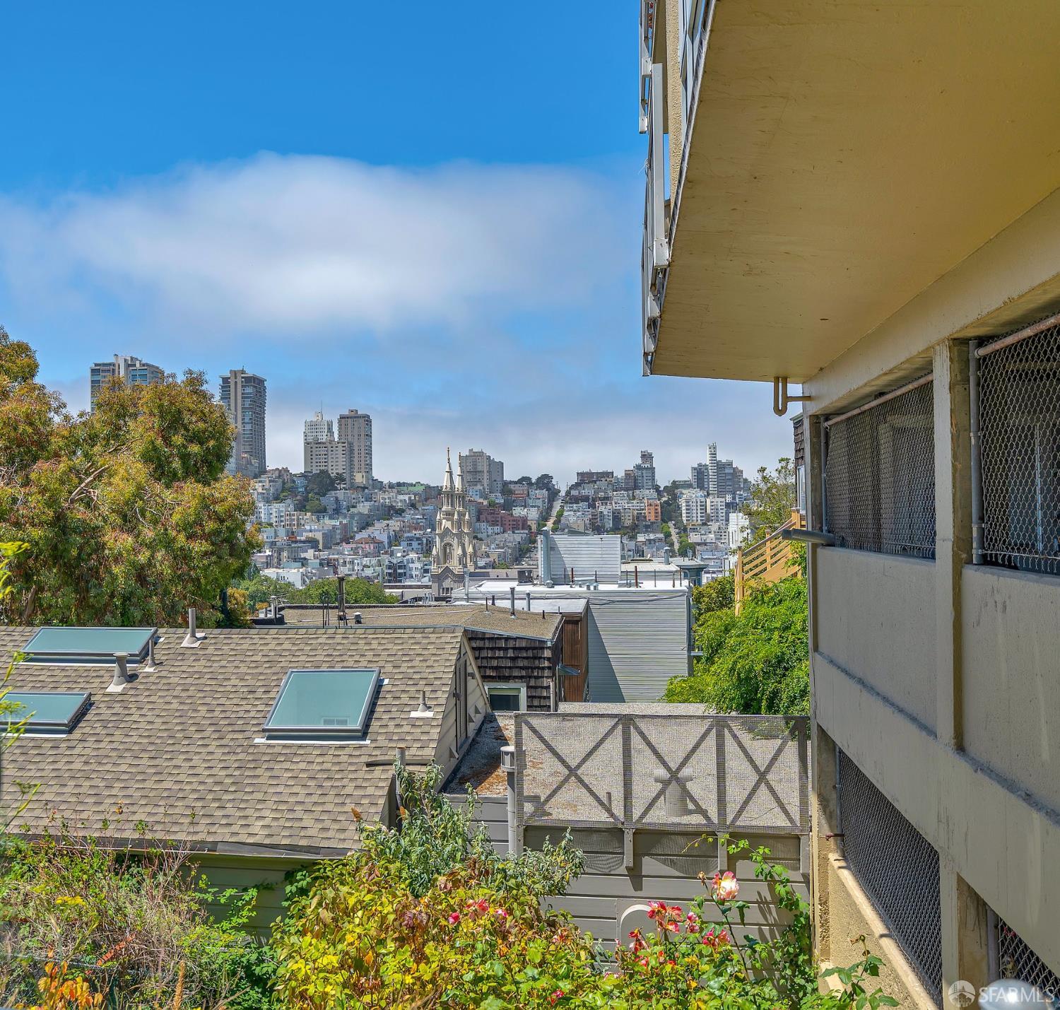 Detail Gallery Image 13 of 28 For 439 Greenwich St #9,  San Francisco,  CA 94133 - 1 Beds | 1 Baths